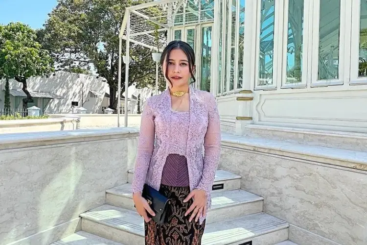 Inspirasi Kebaya Warna Ungu Pastel