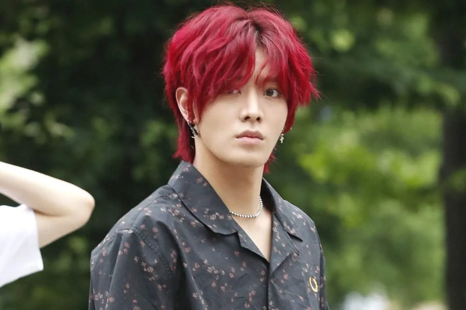 Penampilan Ikonik Idol Kpop dengan Rambut Merah