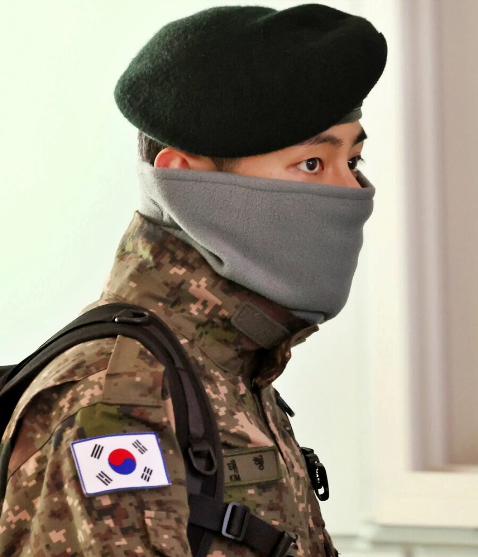 Potret Terbaru V 'BTS' yang Mulai Tugas di Polisi Militer