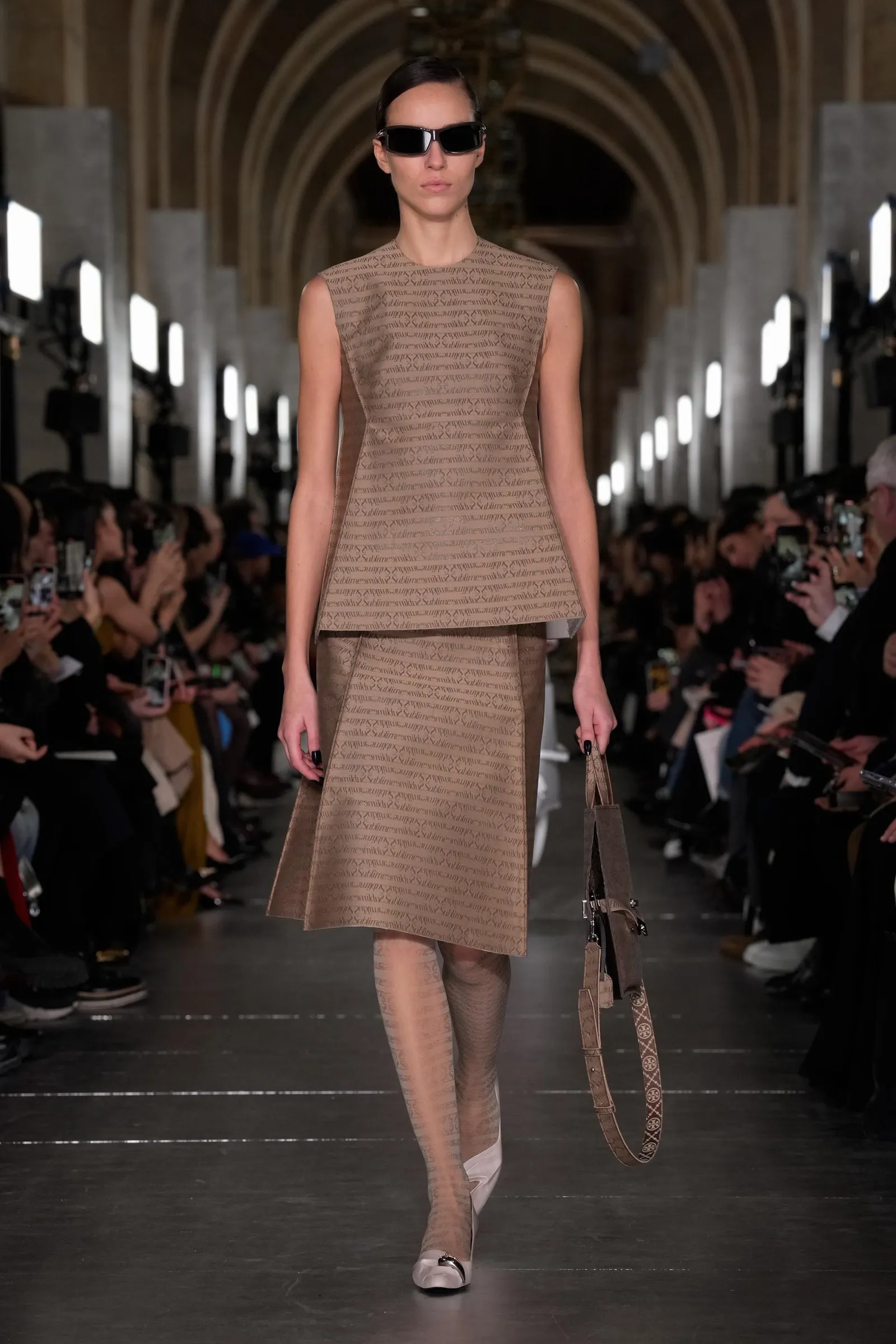 Eksplorasi Siluet Baru di Tory Burch Fall/Winter 2024