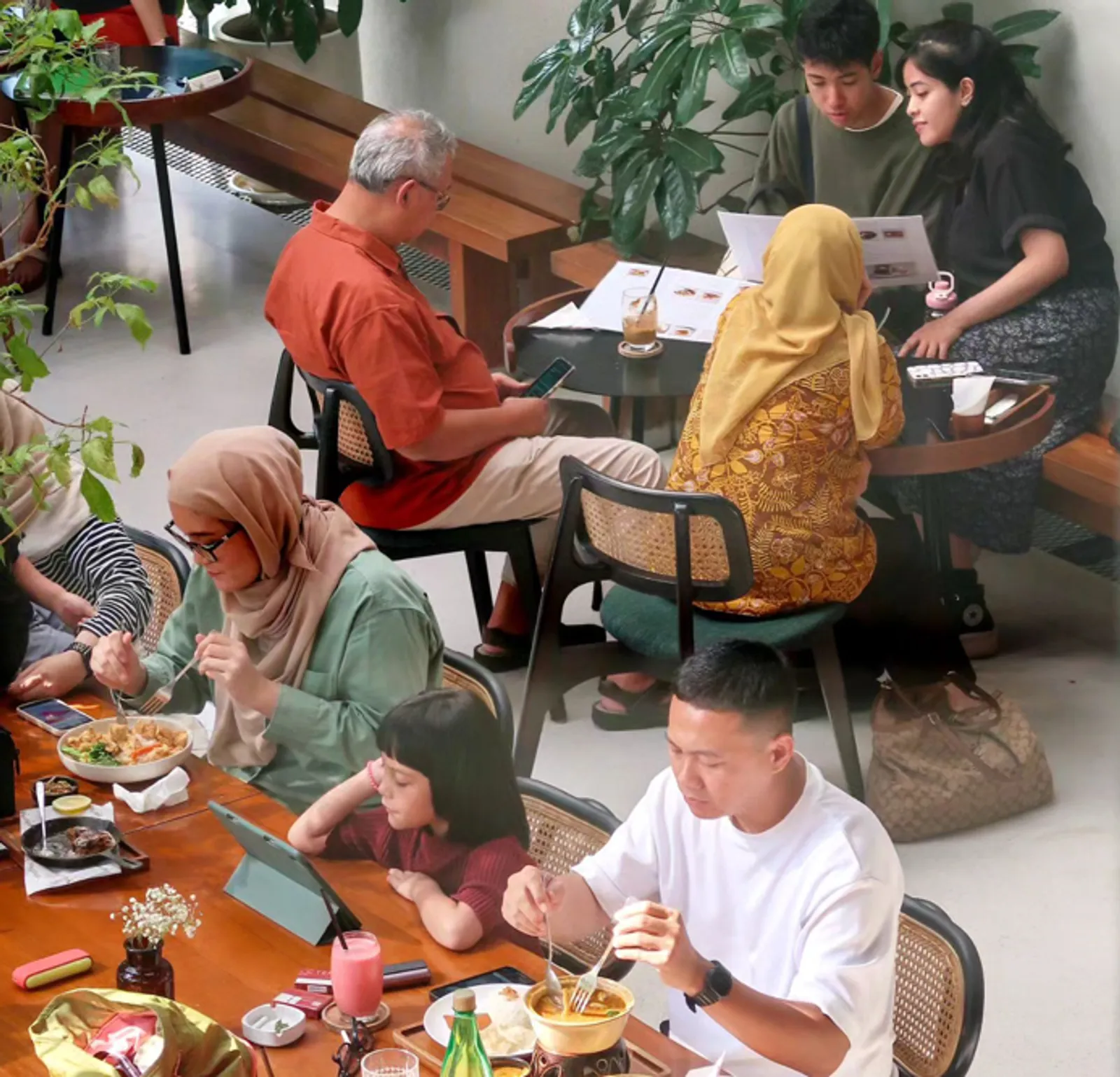 20 Tempat Makan Enak di Bandung yang Murah dan Terkenal