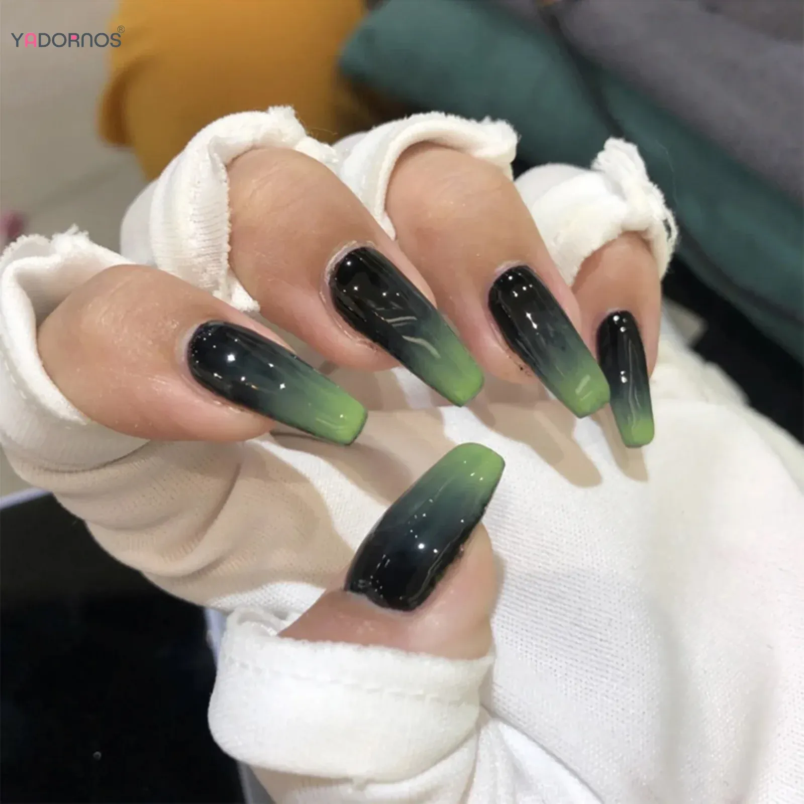 7 Nail Art Hijau Lumut, Berikan Kesan Elegan & Memukau