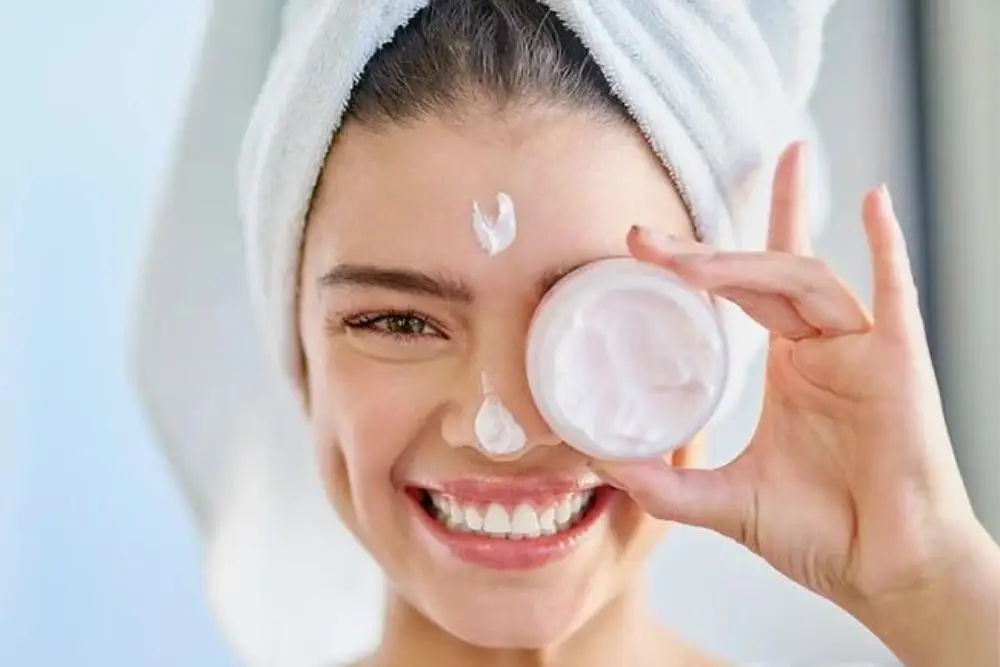 7 Cara Memakai Milk Cleanser Agar Bersih Maksimal