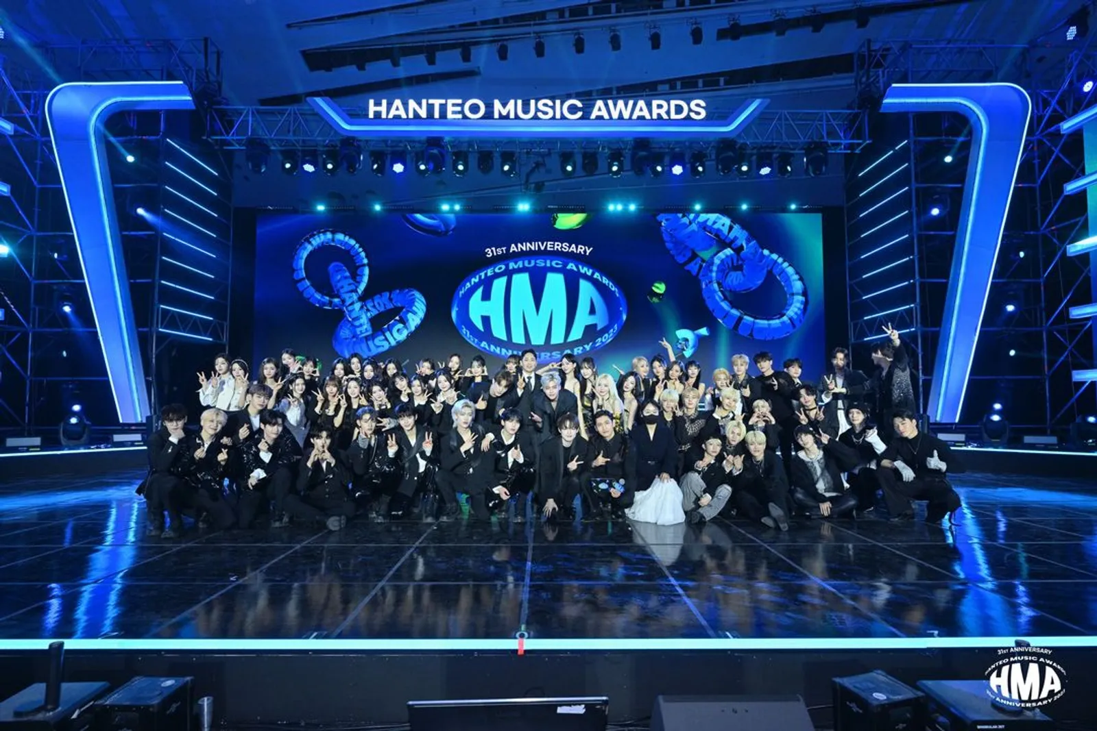 Kontroversi Hanteo Music Awards 2024, Ada yang BAB di Area Penonton!