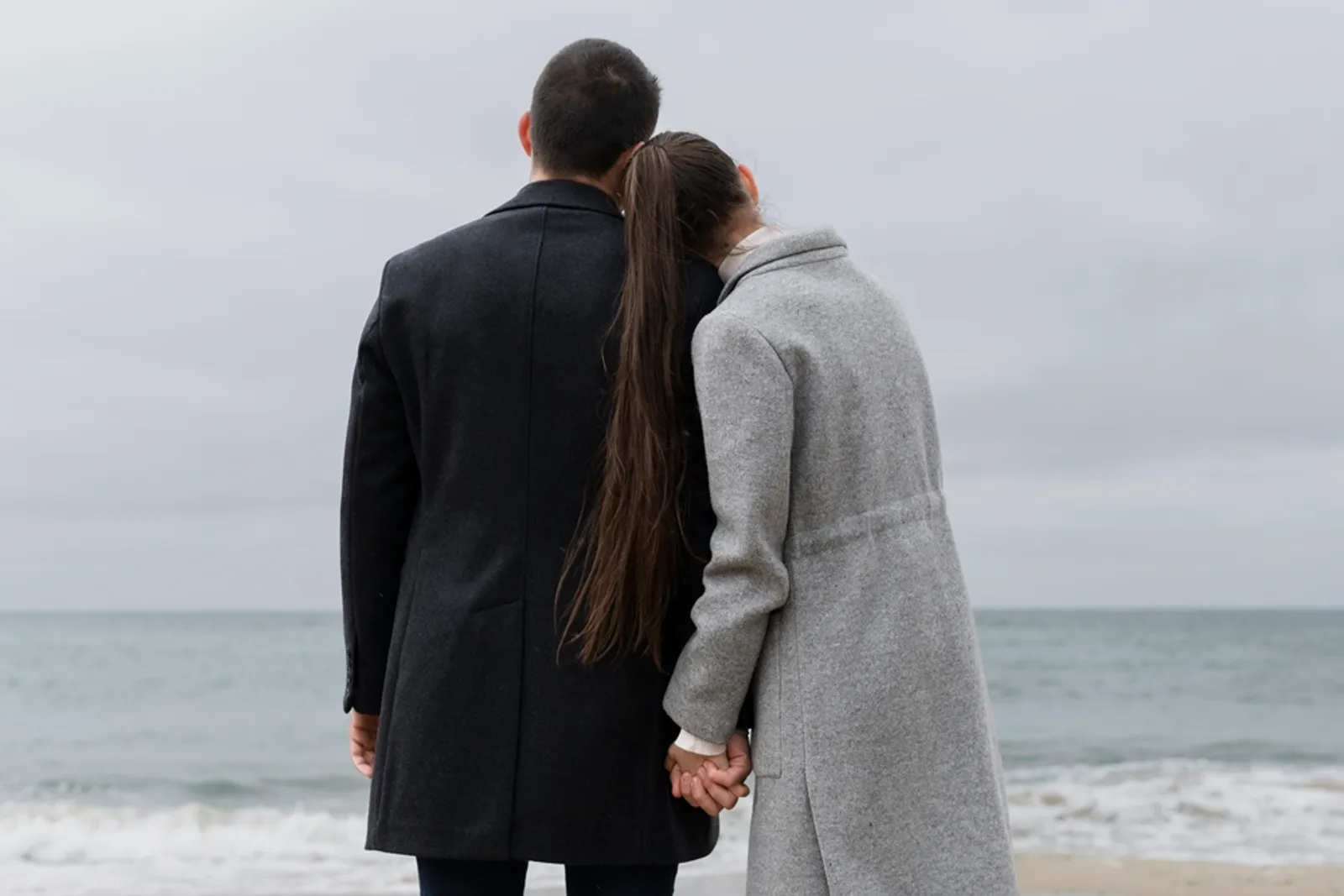 9 Cara Menghadapi Pasangan Avoidant Attachment