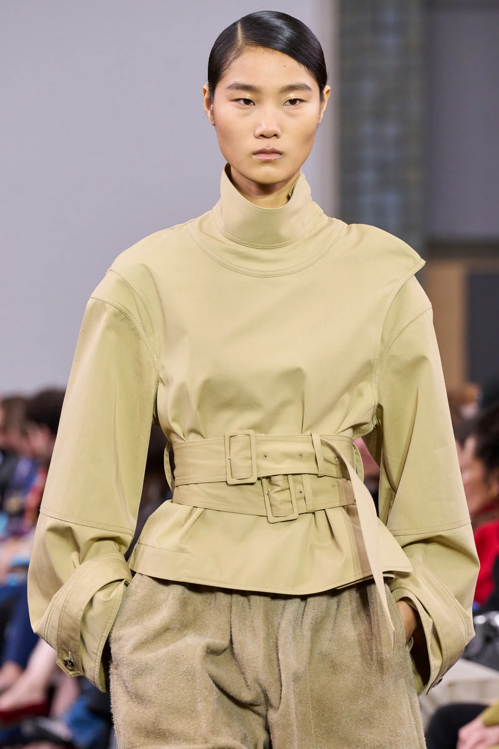 JW Anderson Lakukan Manipulasi Visual di Fashion Show Fall/Winter 2024