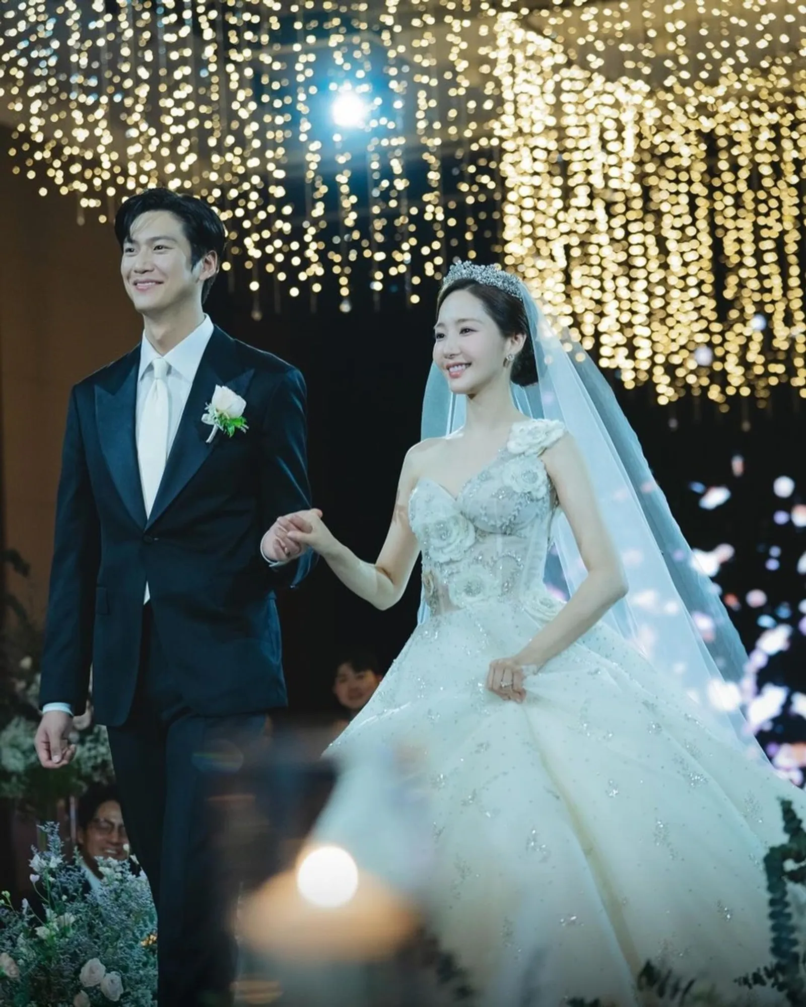 8 Potret Adegan Pernikahan Terniat di K-Drama, Ada 'Marry My Husband'