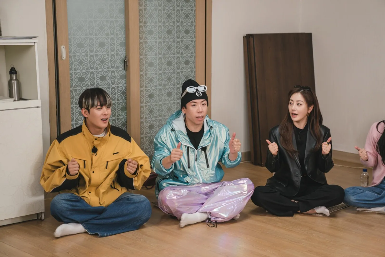 7 Alasan Menonton 'Apartment 404', Ajang Reunian Jennie & Yoo Jae Suk