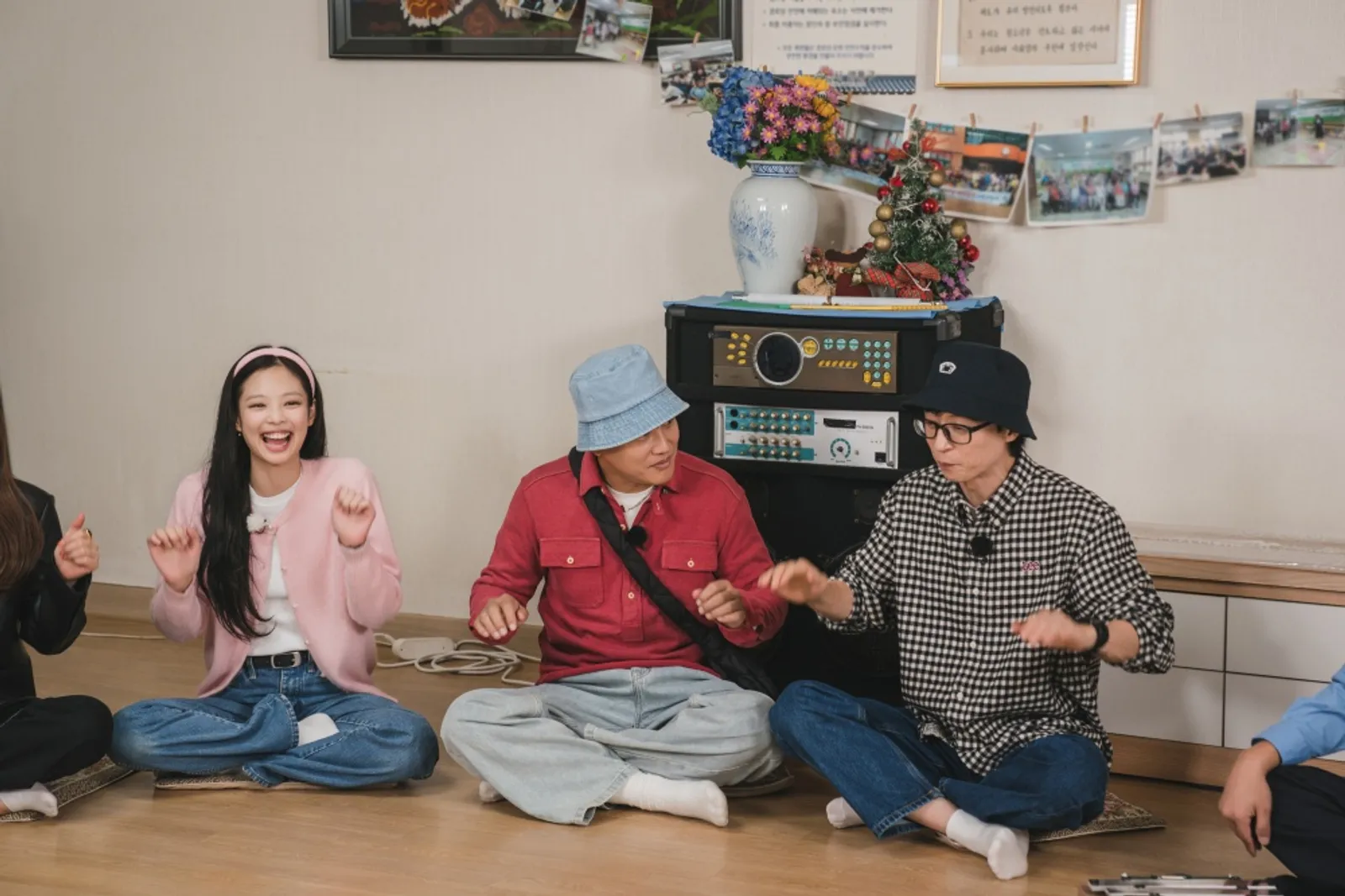 7 Alasan Menonton 'Apartment 404', Ajang Reunian Jennie & Yoo Jae Suk