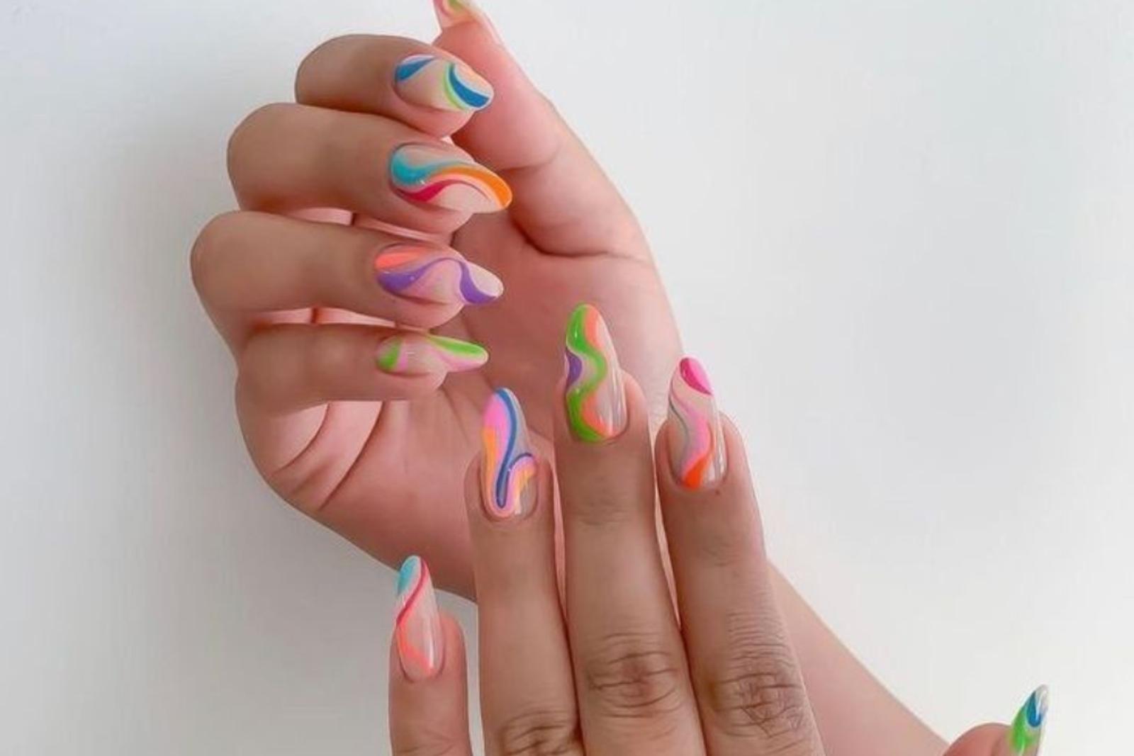 Intip 7 Inspirasi Nail Art yang Groovy dan Fun Ini Yuk!