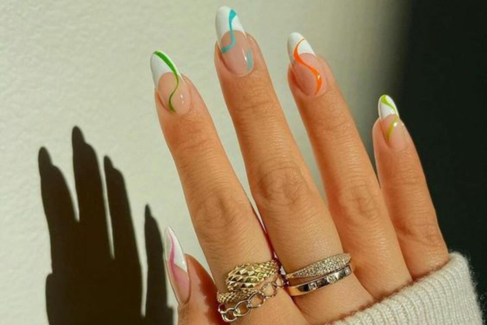 Intip 7 Inspirasi Nail Art yang Groovy dan Fun Ini Yuk!