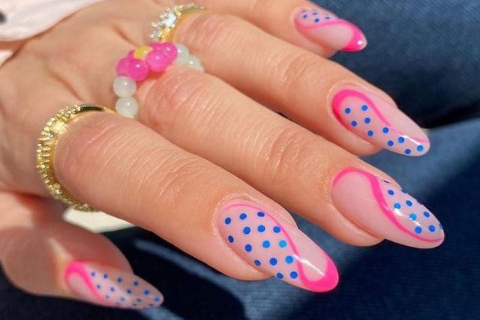 Intip 7 Inspirasi Nail Art yang Groovy dan Fun Ini Yuk!