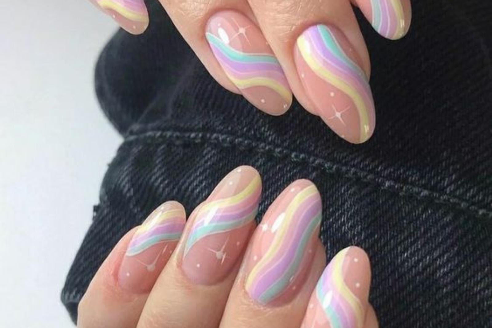 Intip 7 Inspirasi Nail Art yang Groovy dan Fun Ini Yuk!