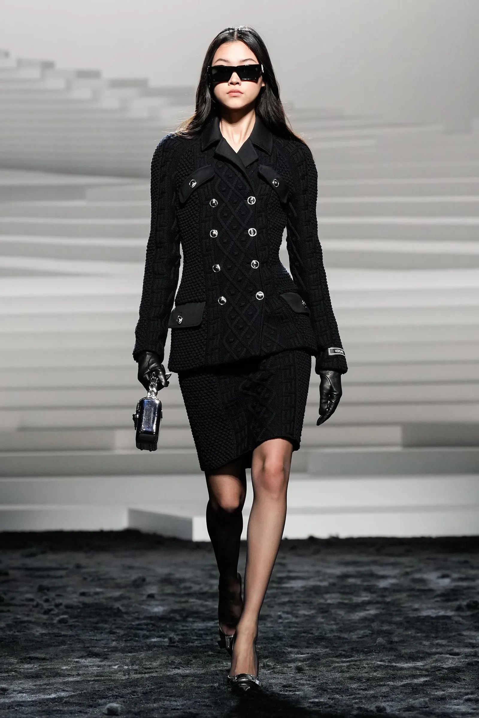 Versace Tampilkan Koleksi ‘Rebel’ era 80-an di Fall/Winter 2024