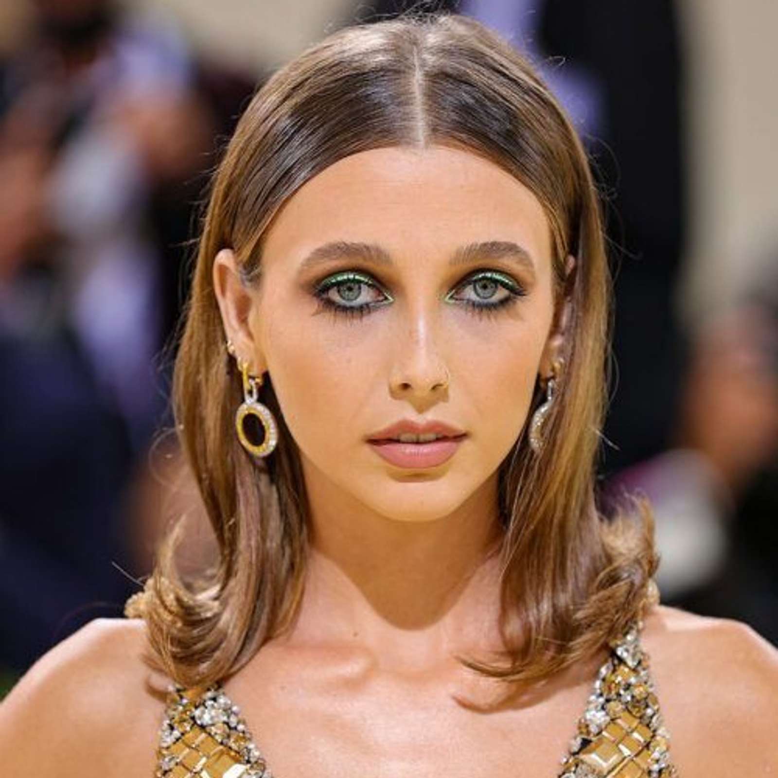 Intip Penampilan Memukau Emma Chamberlain di Red Carpet 