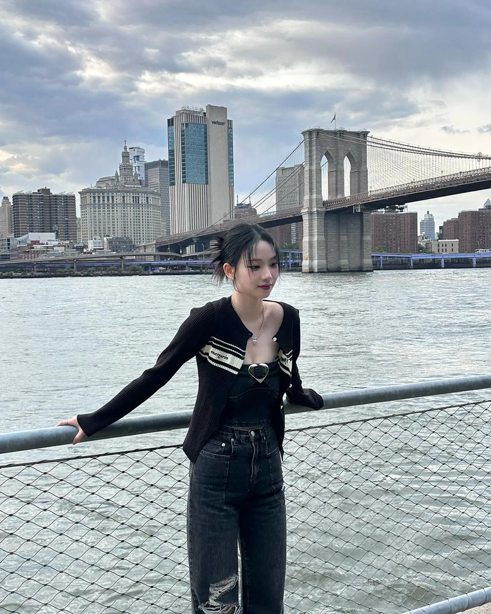 OOTD Karina 'aespa' yang Dikabarkan Pacar Baru Lee Jae Wook