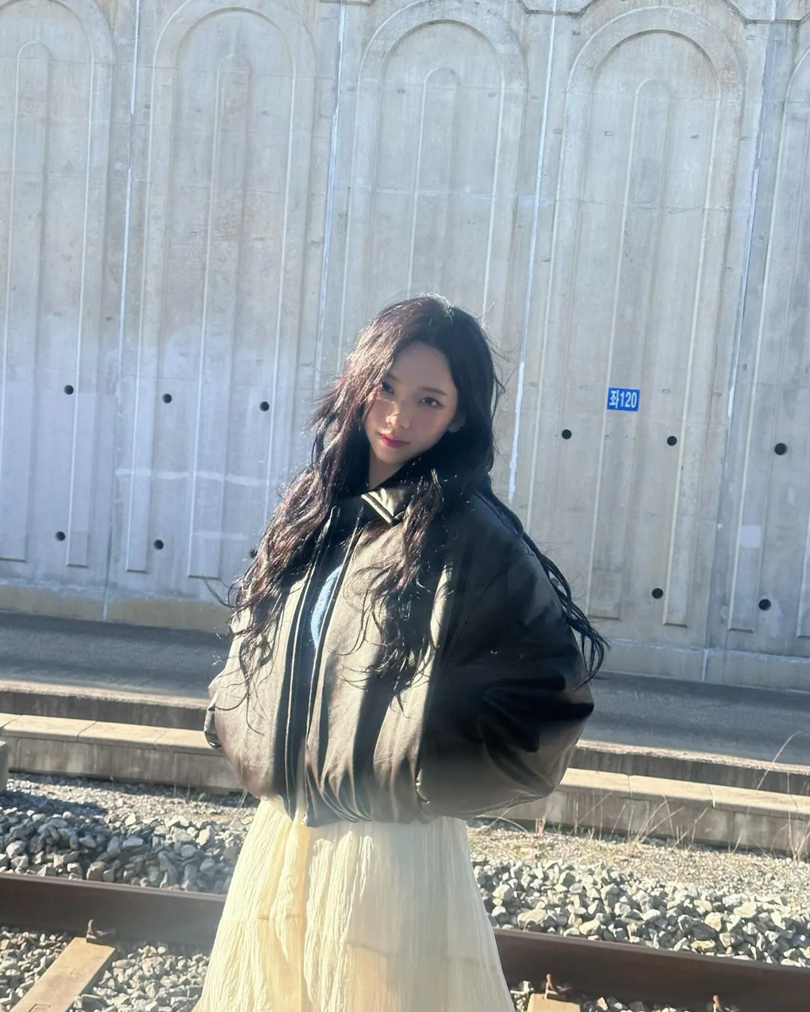 OOTD Karina 'aespa' yang Dikabarkan Pacar Baru Lee Jae Wook