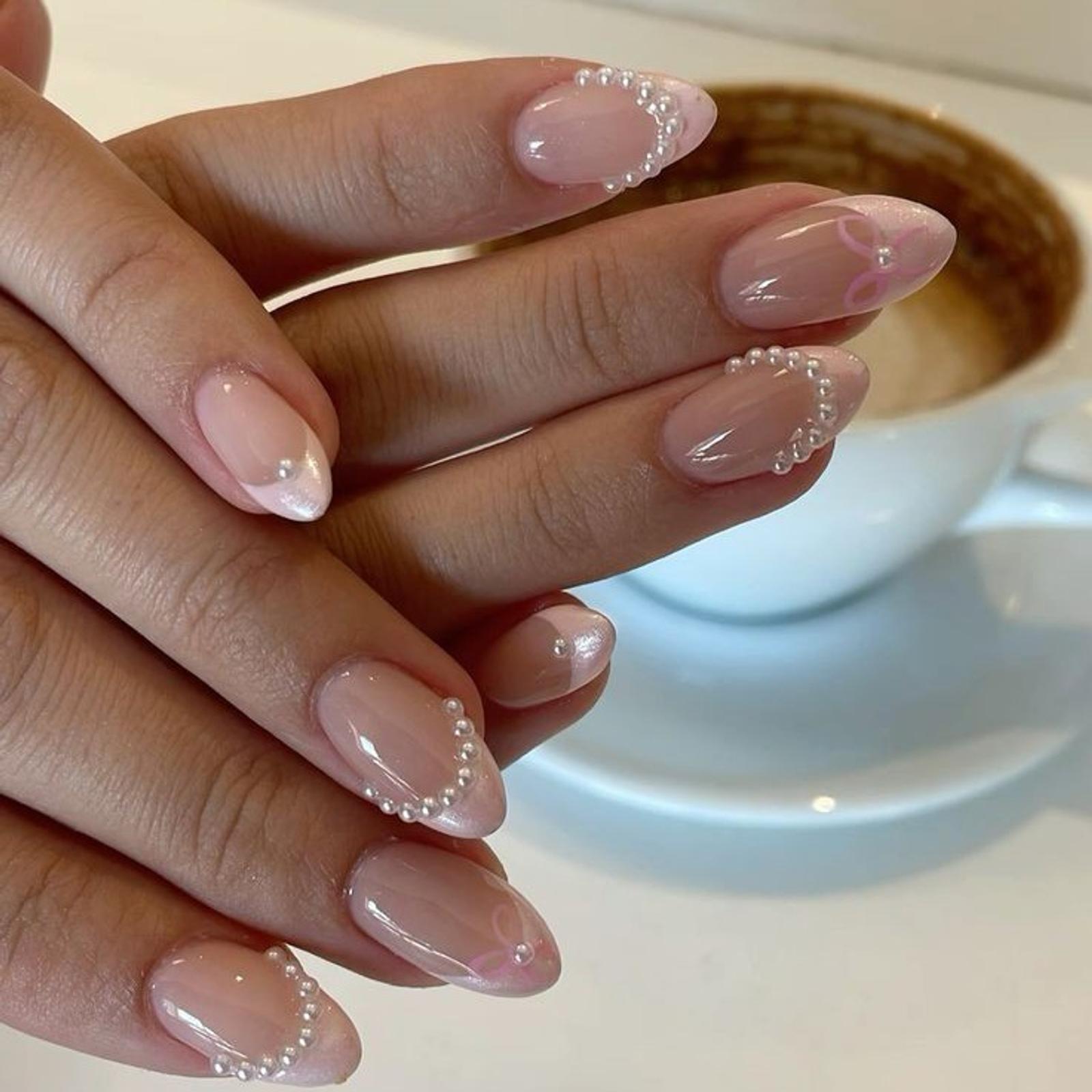 Inspirasi Nail Art Coquette yang Bisa Kamu Coba