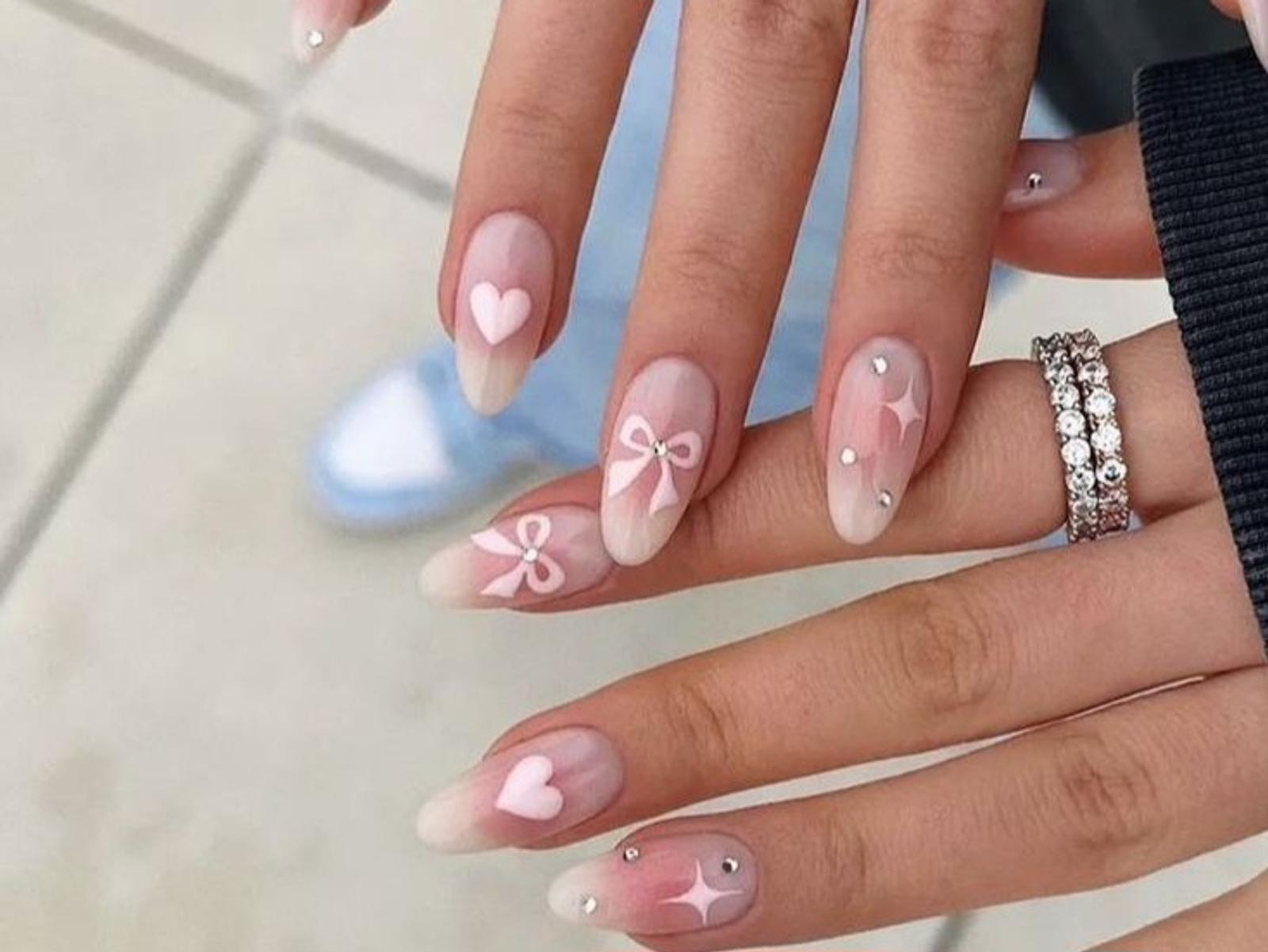 Inspirasi Nail Art Coquette yang Bisa Kamu Coba