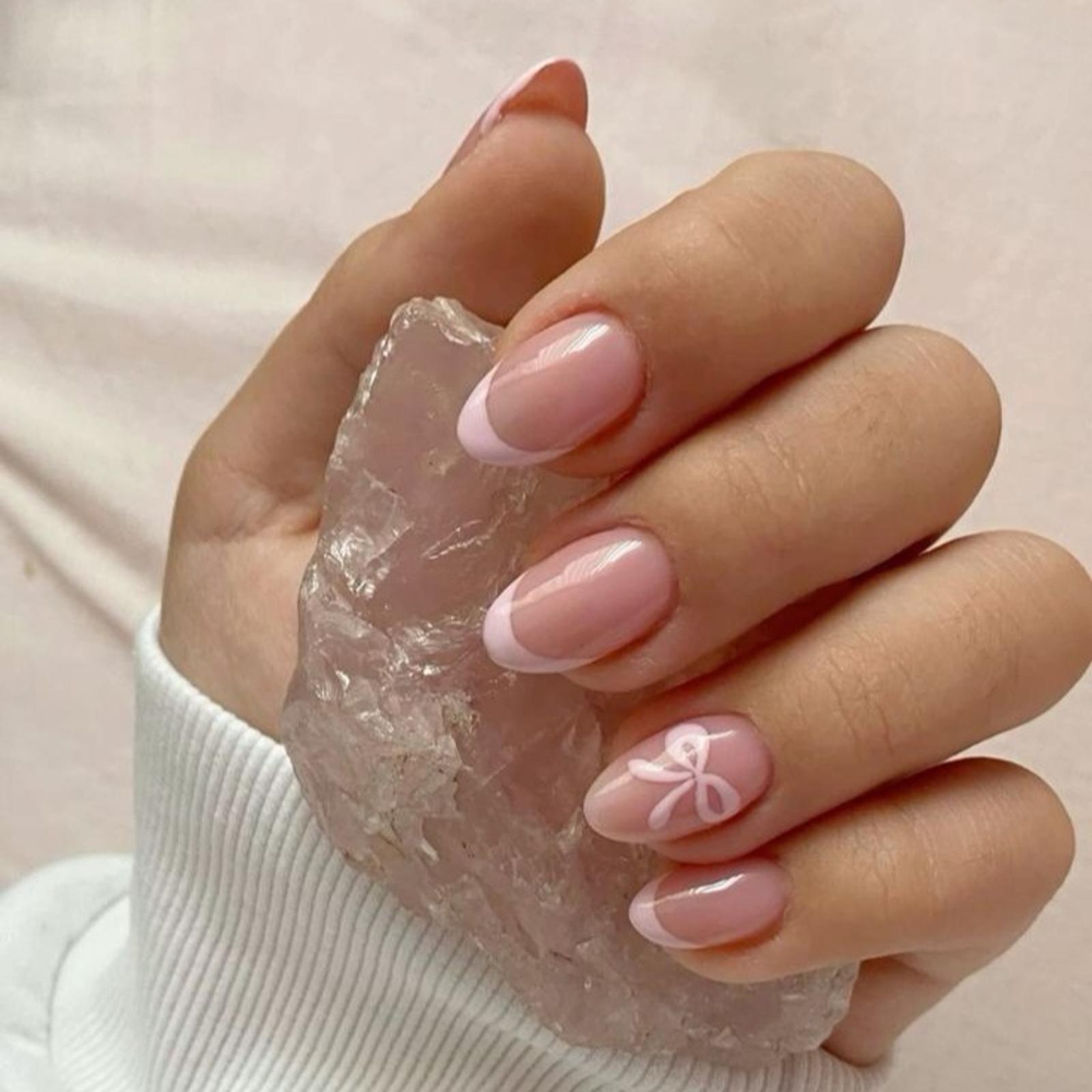 Inspirasi Nail Art Coquette yang Bisa Kamu Coba