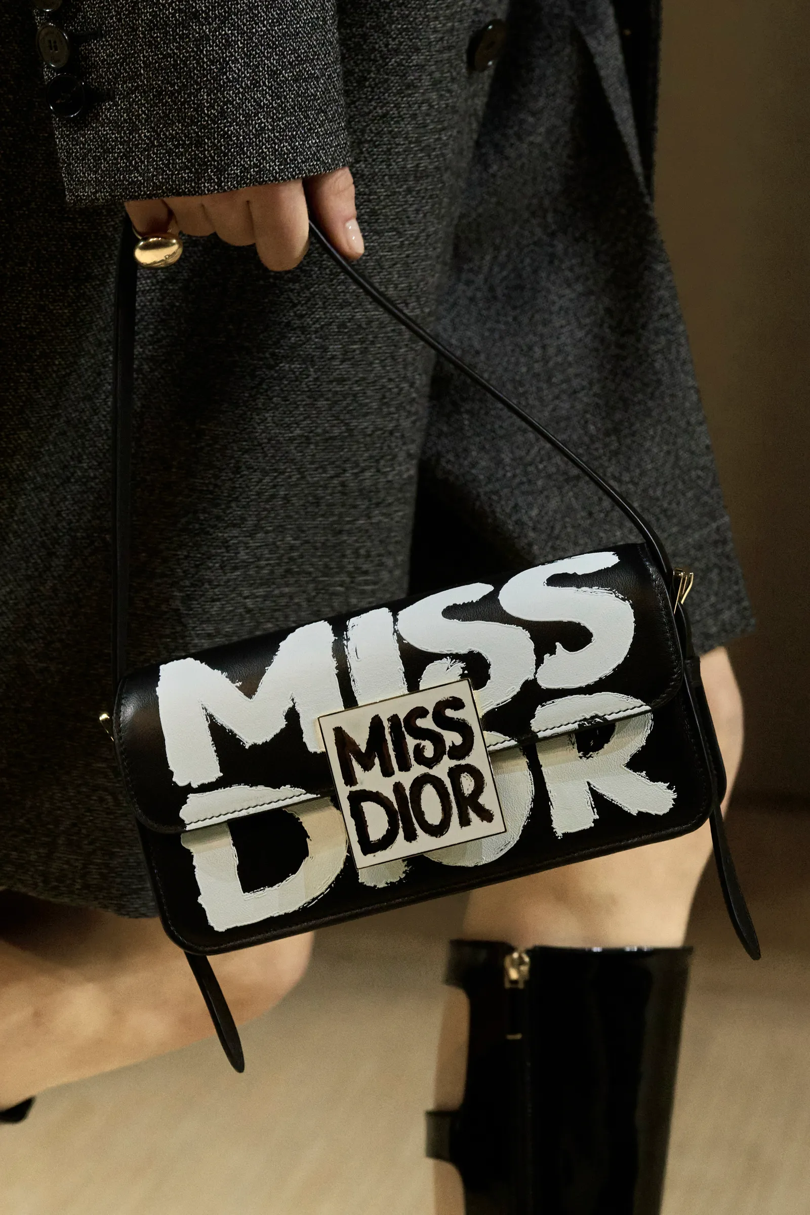 Dior Hadirkan Semangat Feminisme Marc Bohan di Fall/Winter 2024