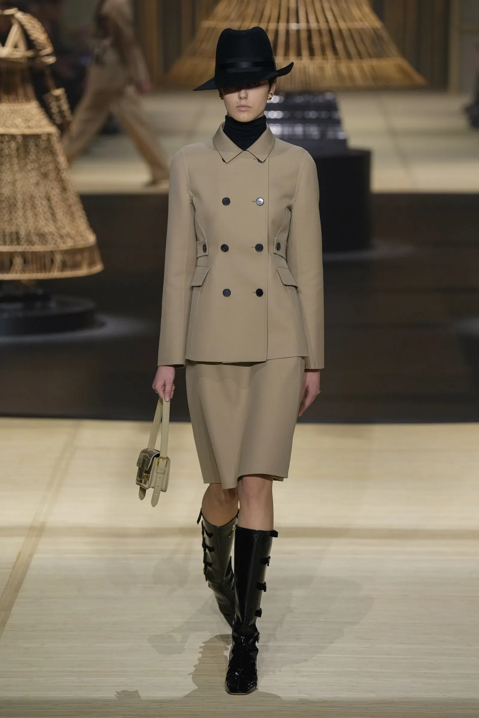 Dior Hadirkan Semangat Feminisme Marc Bohan di Fall/Winter 2024
