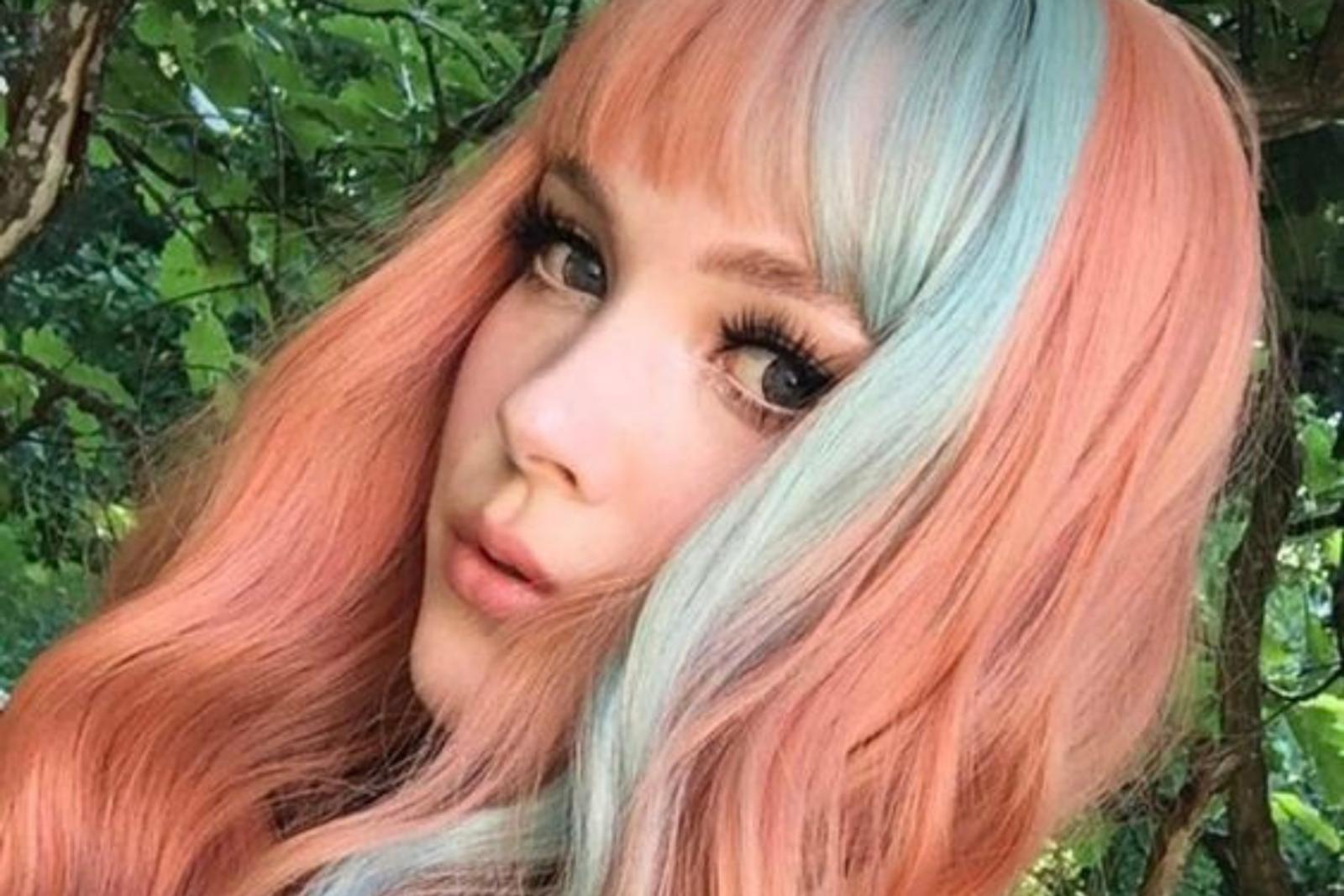 10 Inspirasi Warna Rambut Colorblock yang Unik dan Tampak Menawan