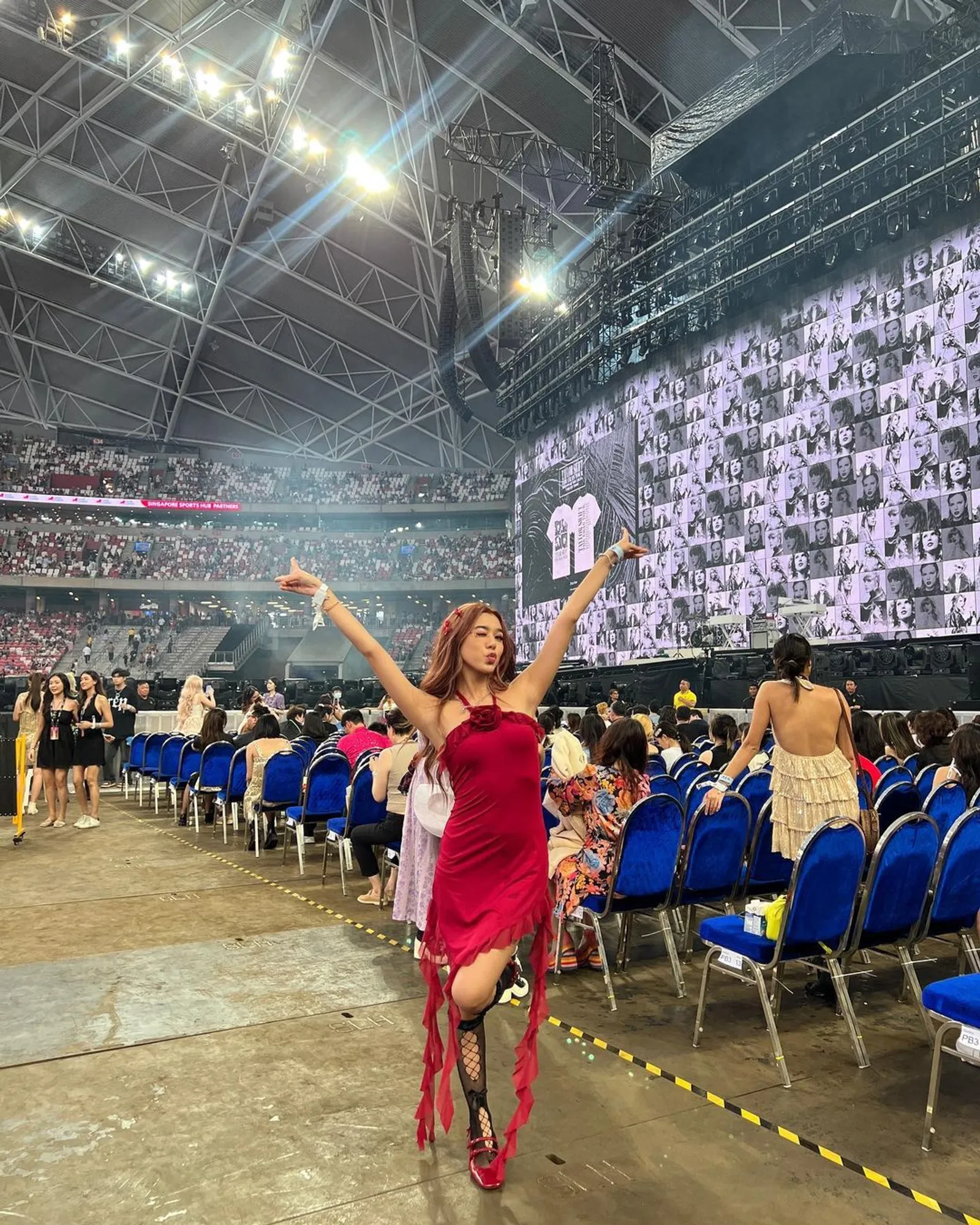 Gaya Para Seleb Nonton Konser Taylor Swift 'The Eras Tour' Singapura