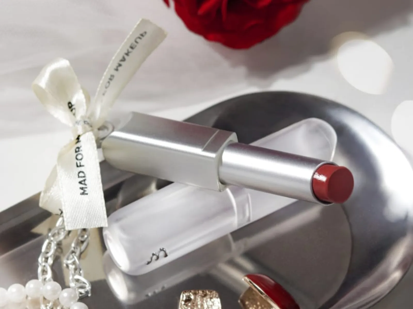 Cara Rawat Bibir Sehat dengan Glasstick Mad For Makeup