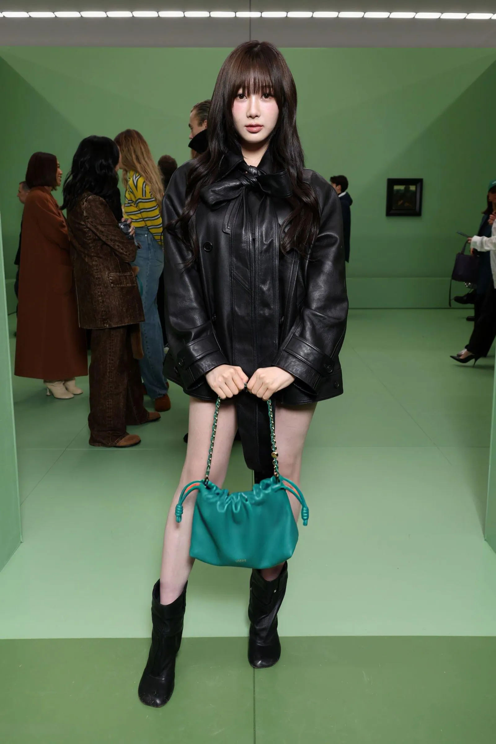 Gaya Modis Artis Korea di Paris Fashion Week Fall/Winter 2024