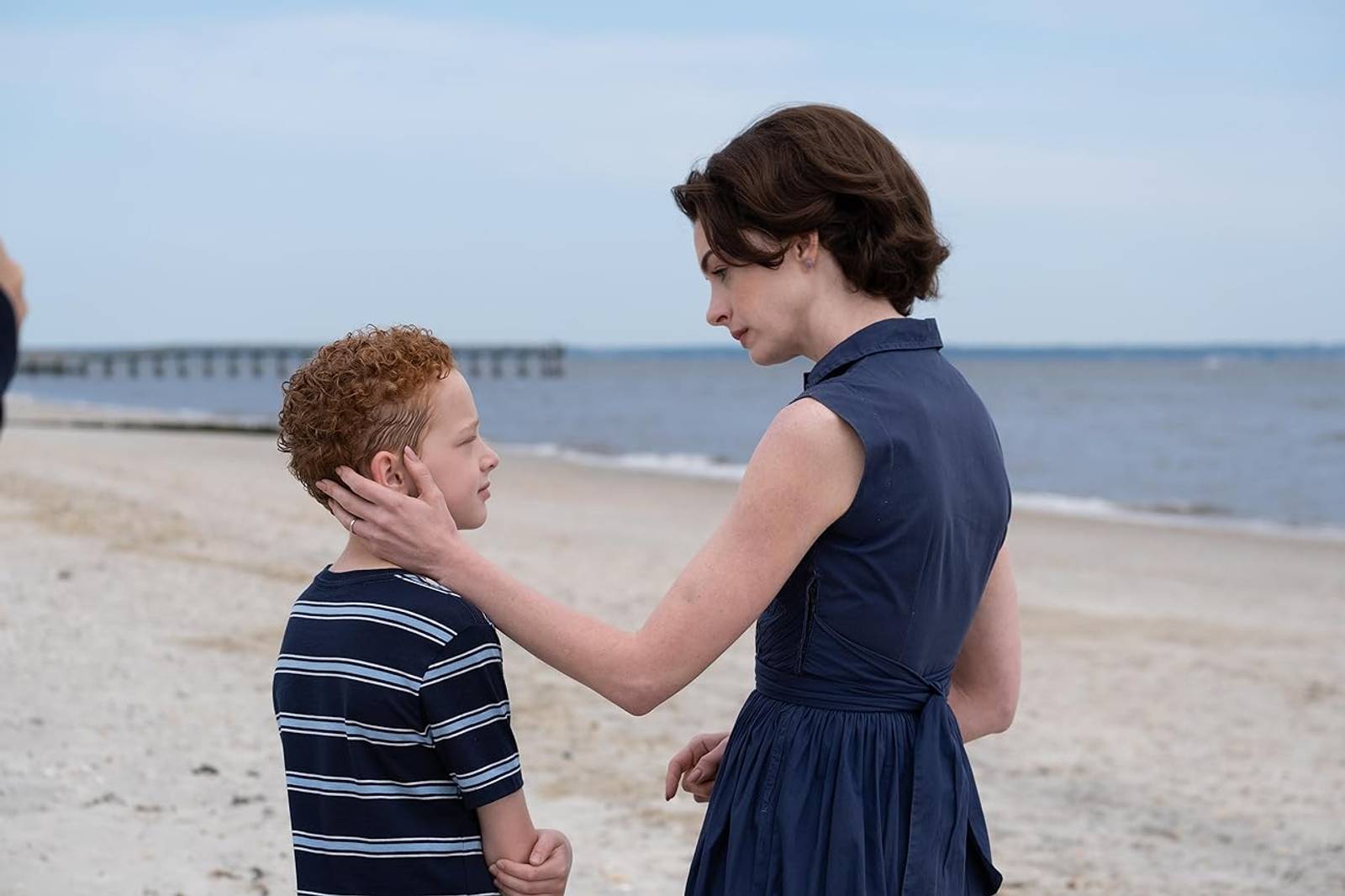 7 Fakta 'Mothers' Instinct', Film Thriller Terbaru Anne Hathaway