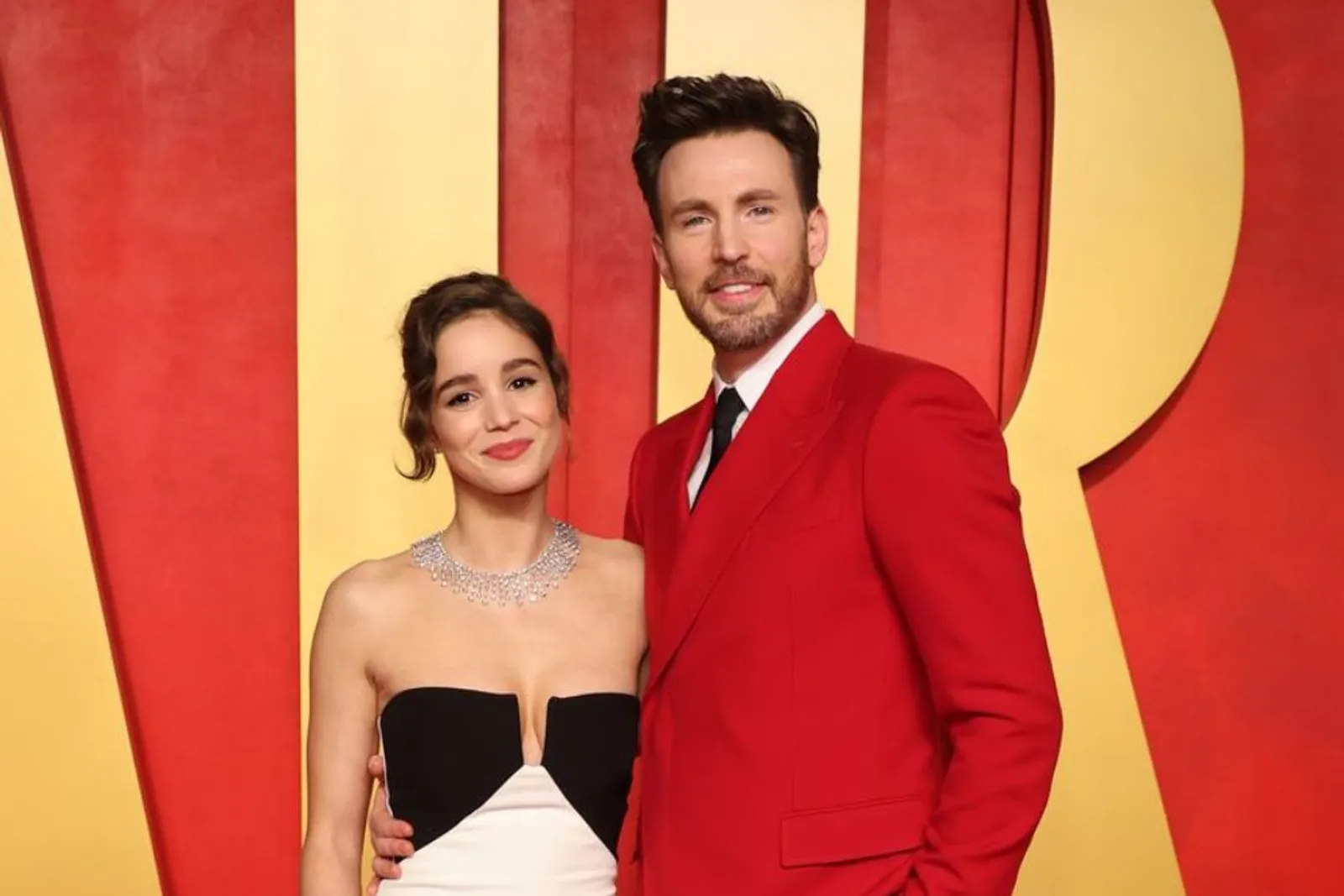 10 Potret Pasangan Artis Hollywood di Red Carpet Oscar 2024