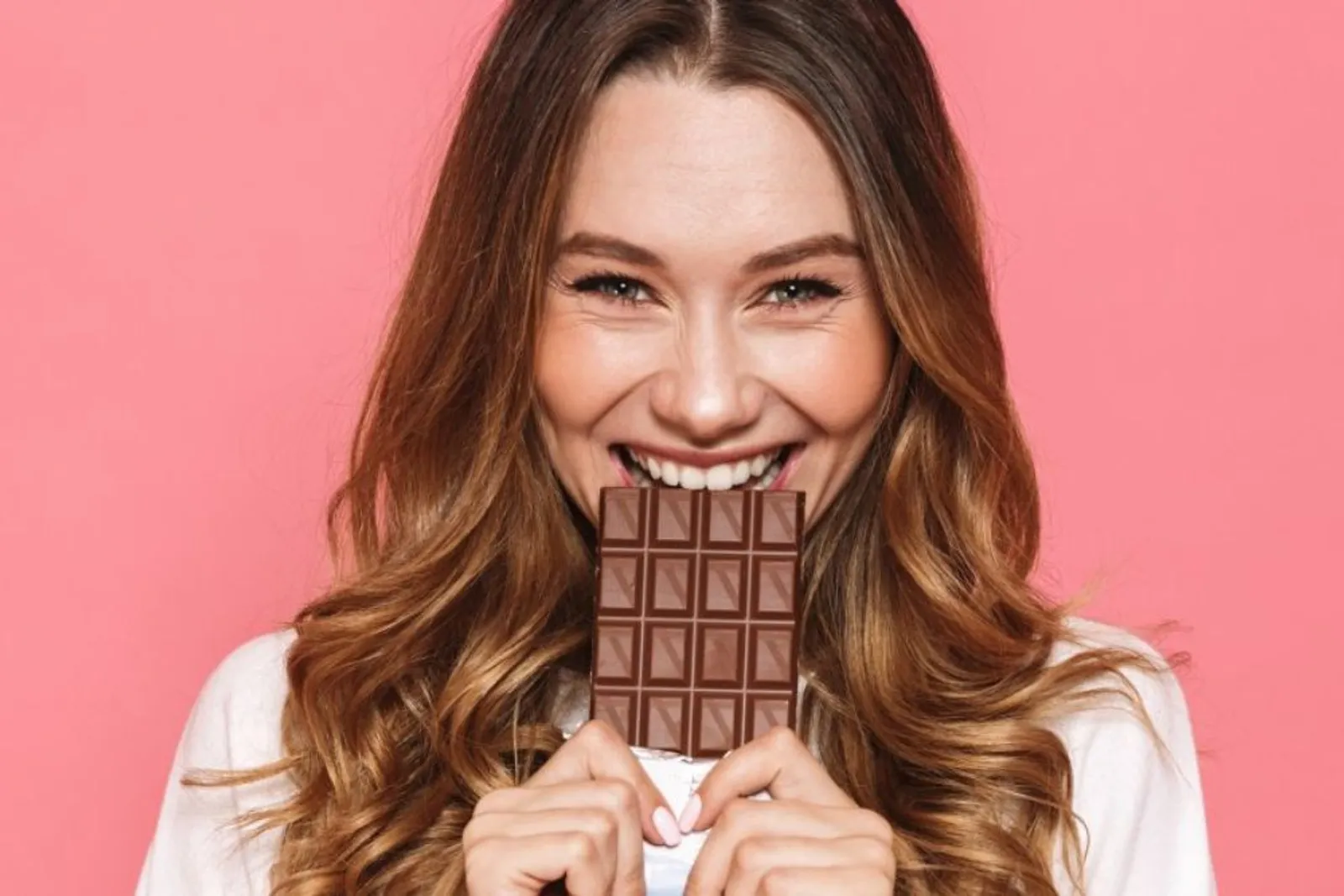 5 Manfaat Makan Cokelat Saat Haid, Bikin Happy! 