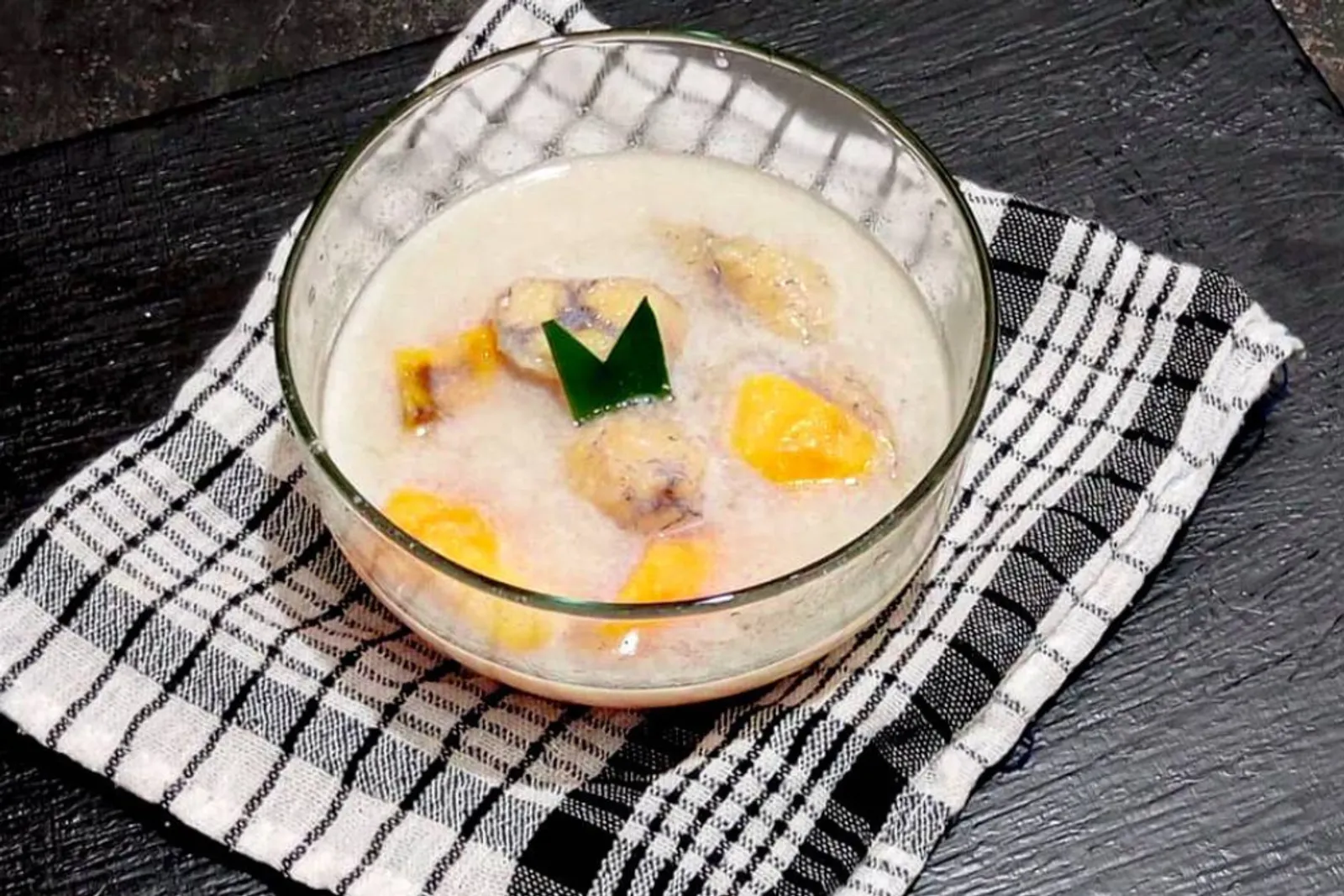 Resep Kolak Pisang Yoghurt: Sentuhan Segar pada Hidangan Tradisional