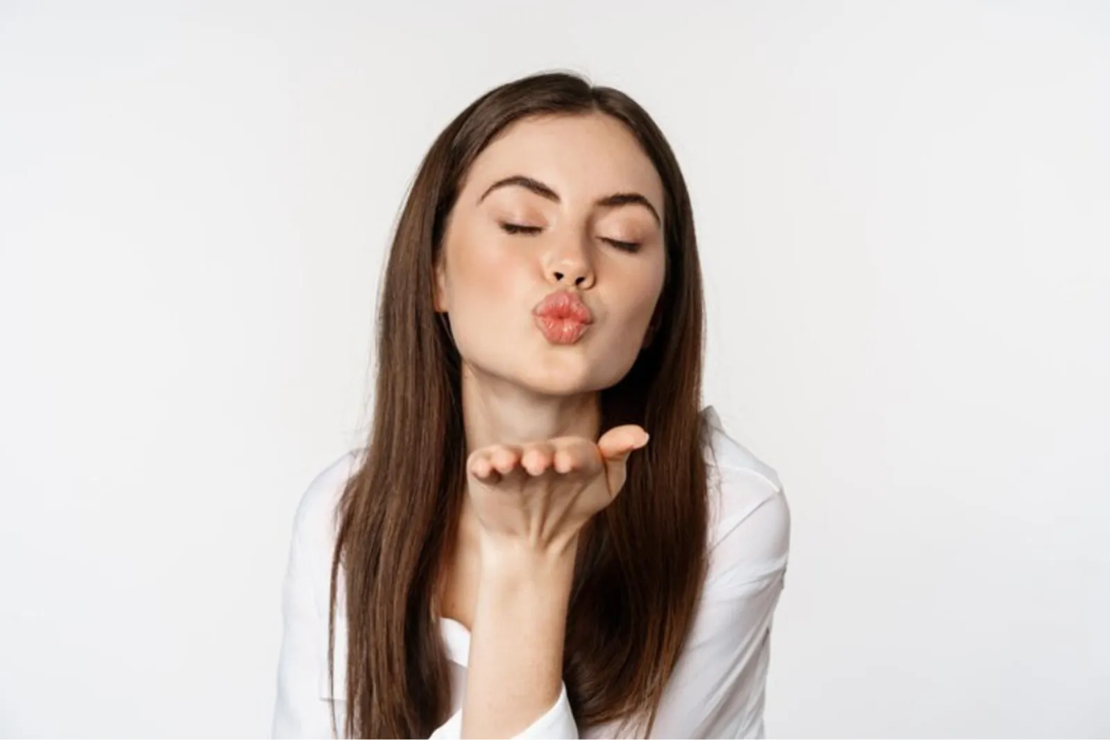 5 Cara Mencerahkan Bibir dengan Bahan Alami