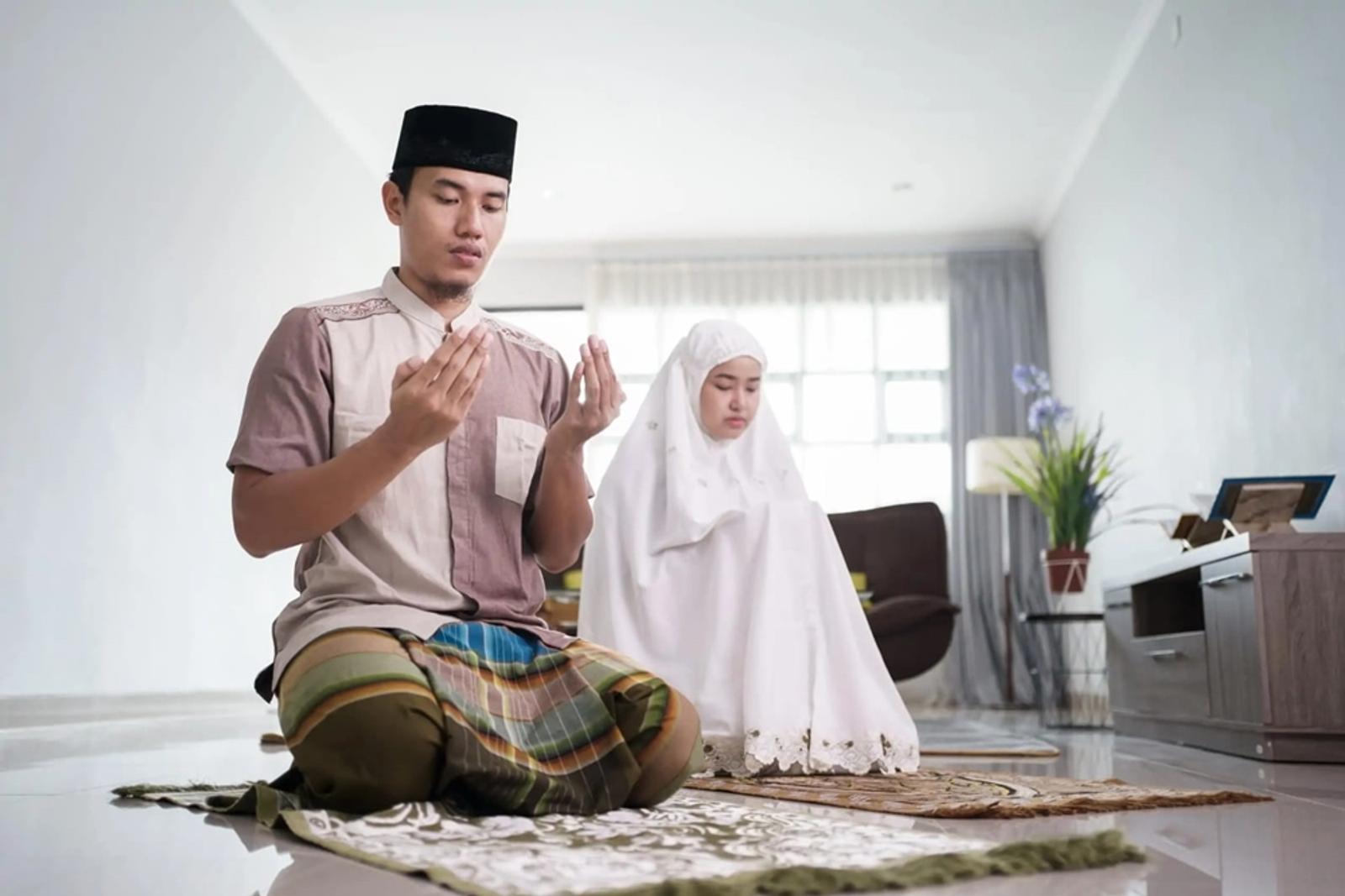 5 Cara Meningkatkan Iman Bersama Pasangan, Yuk Terapkan!