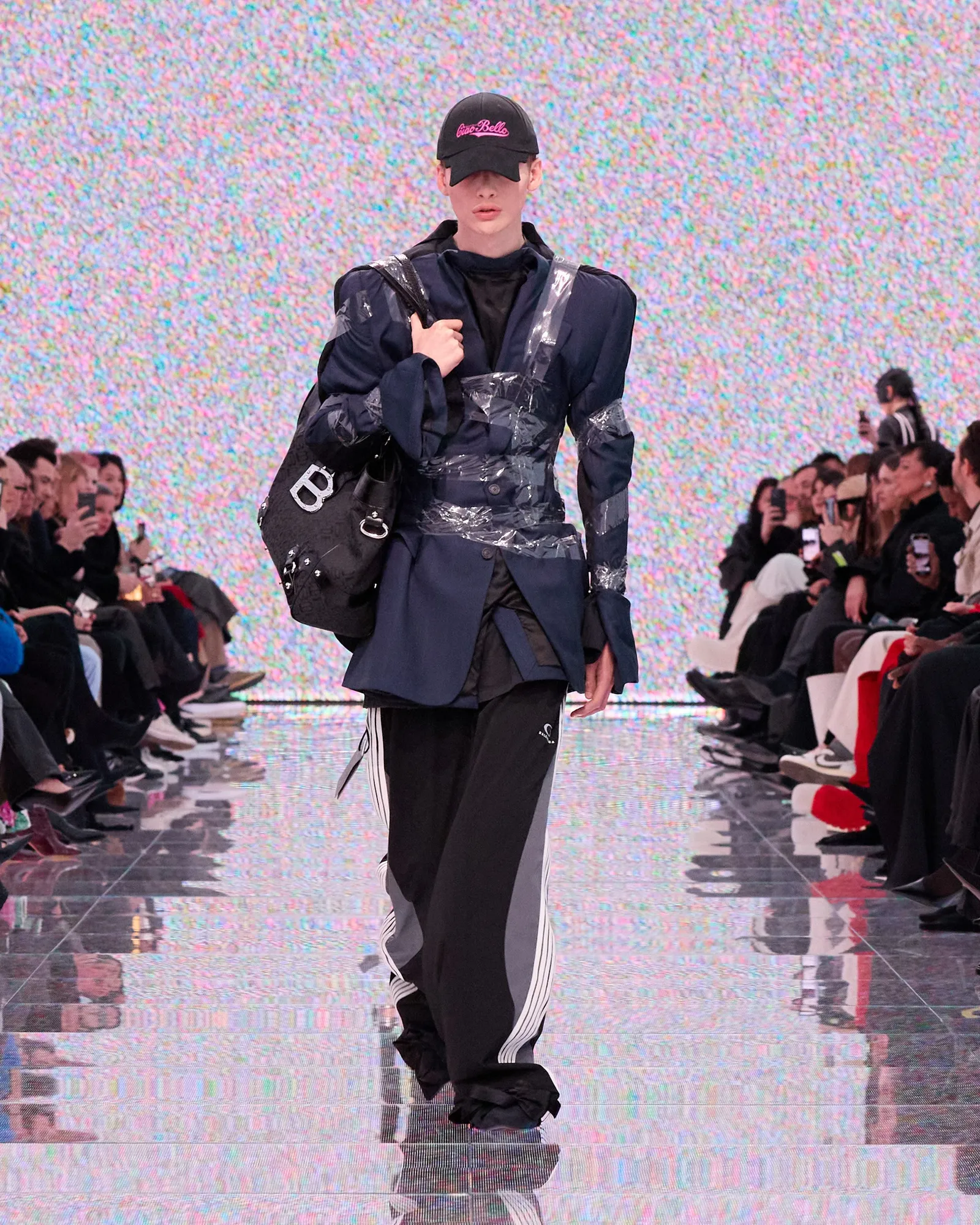 Viral Lagi, Balenciaga Rilis Gelang Lakban dari Koleksi Fall 2024