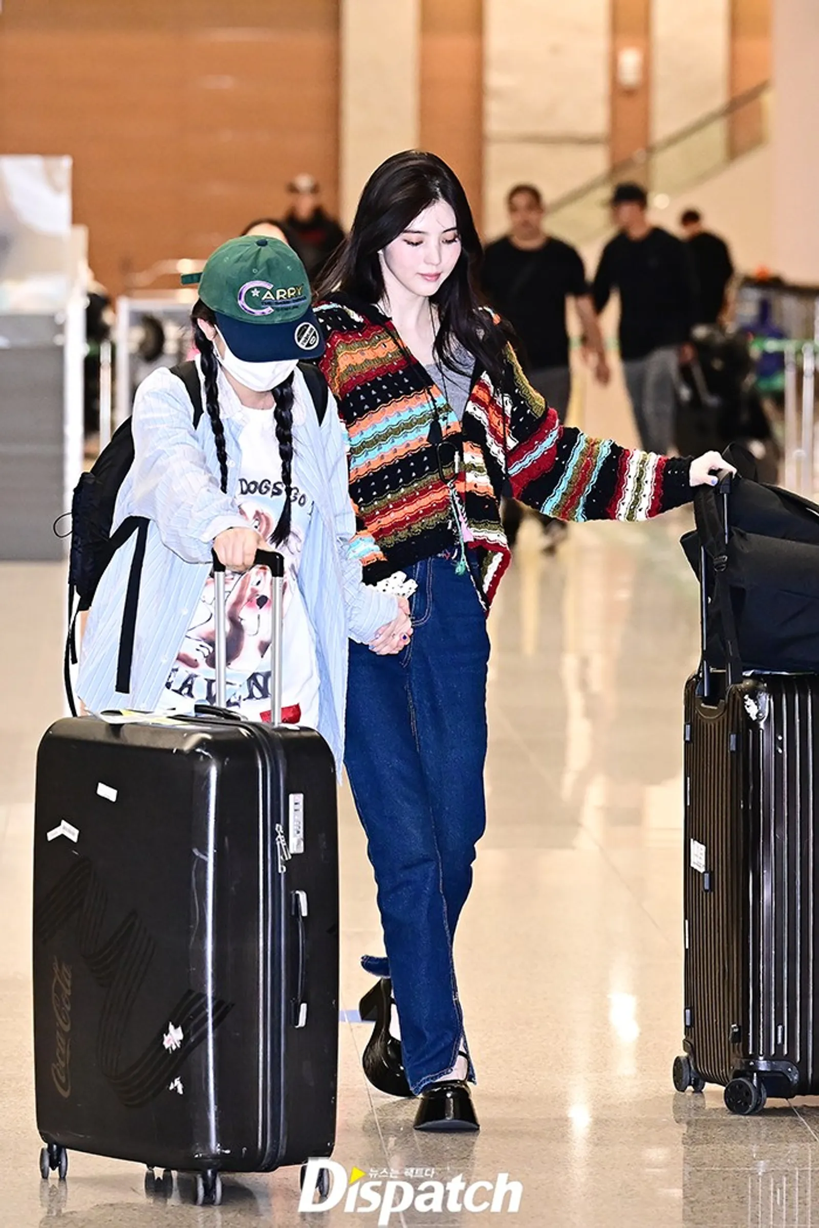 Gaya 'Ceria’ Han So Hee di Bandara Usai Liburan Bareng Ryu Jun Yeol