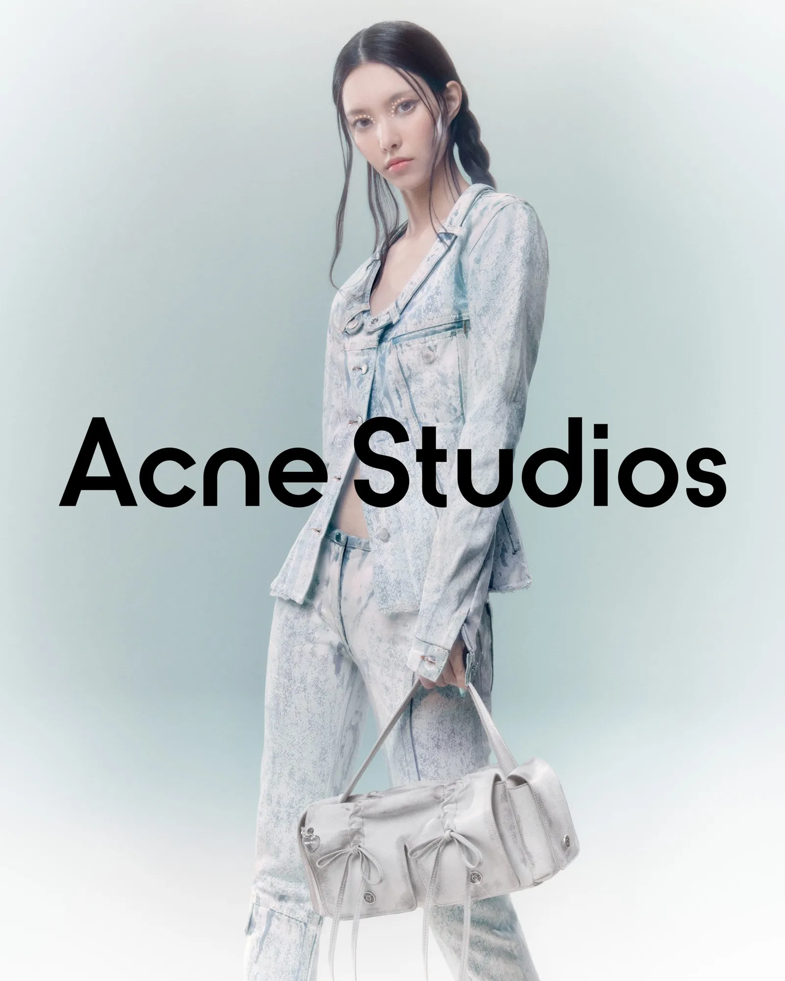 ILLIT Curi Perhatian di Kampanye Terbaru Acne Studios Spring 2024