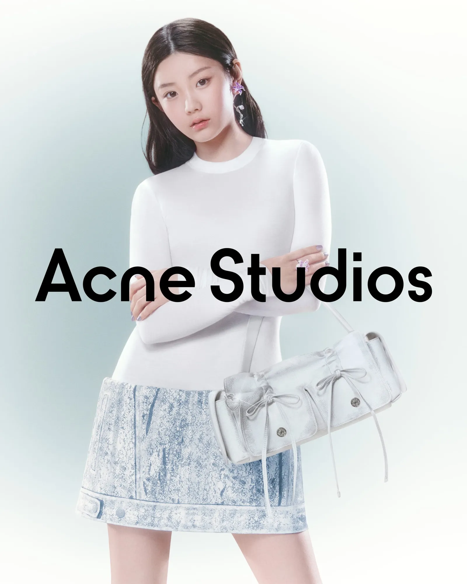 ILLIT Curi Perhatian di Kampanye Terbaru Acne Studios Spring 2024