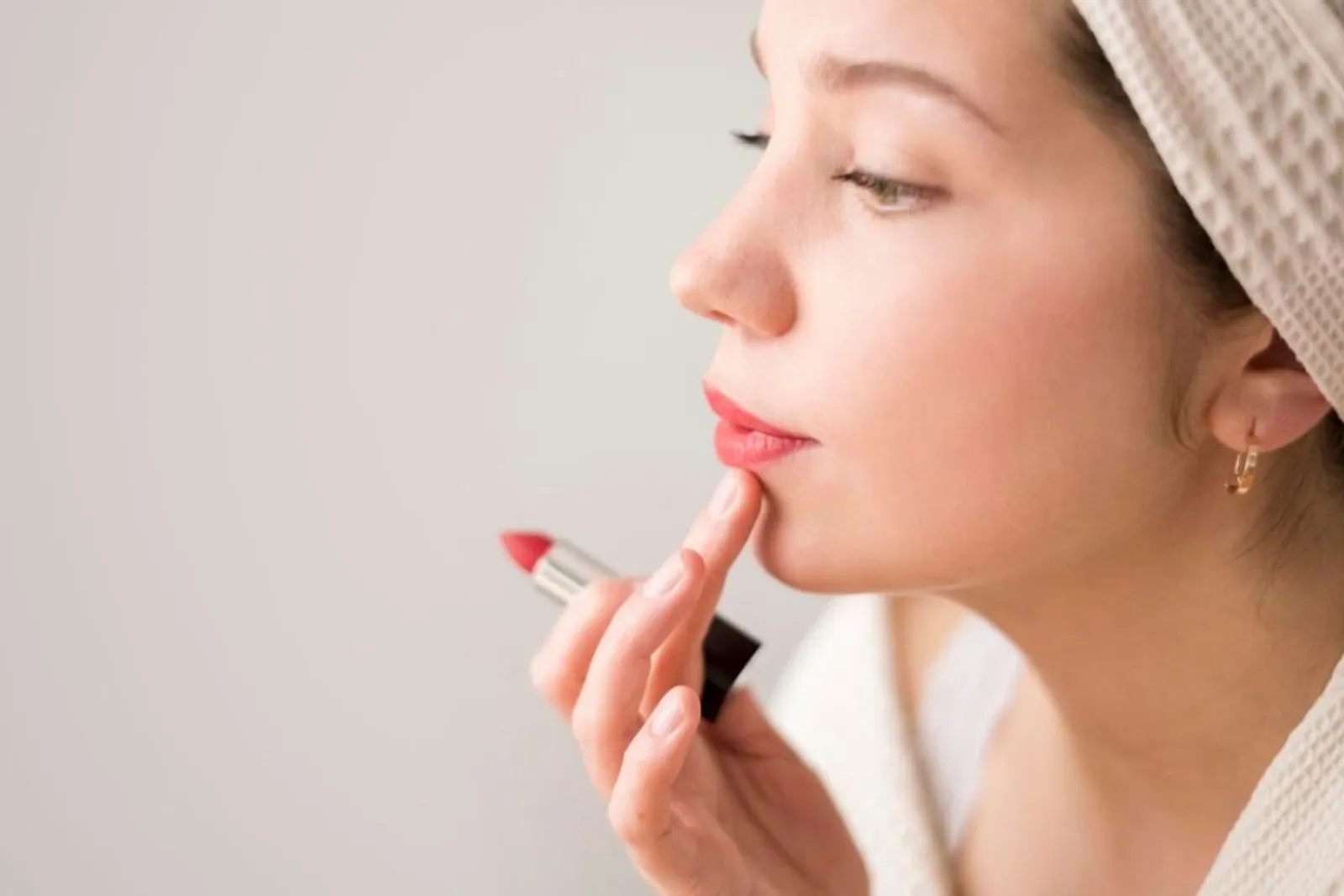 8 Lip Balm yang Bagus untuk Memerahkan Bibir yang Gelap