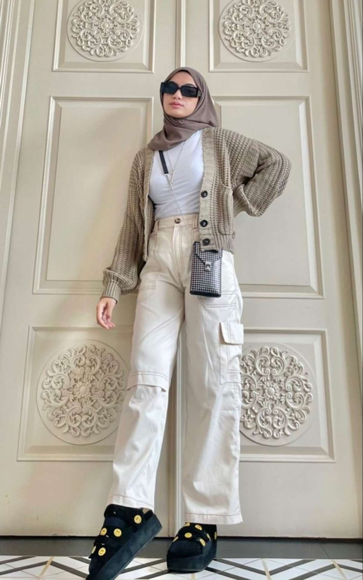 10 OOTD Celana Cargo Wanita Hijab untuk Tampil Kasual