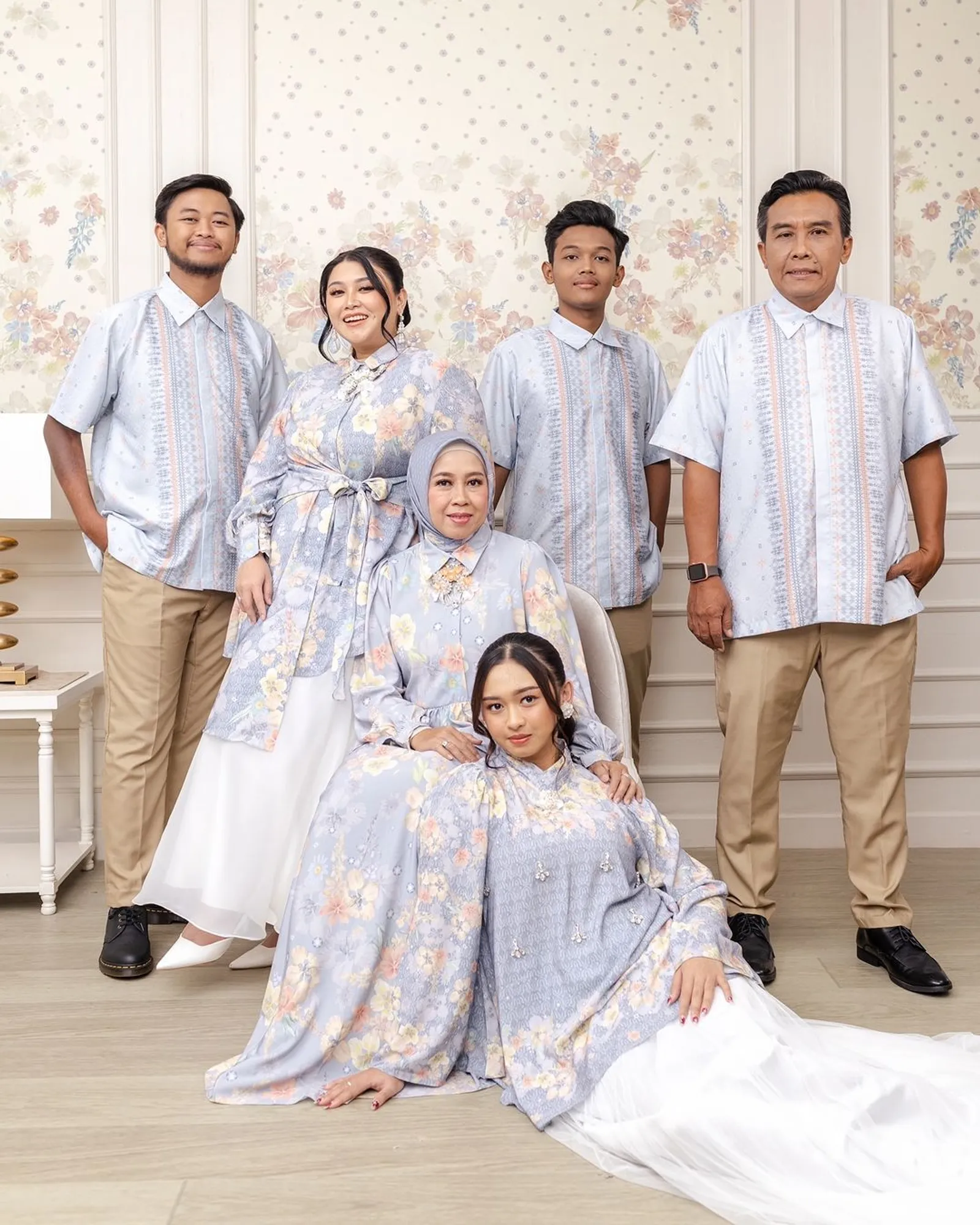 7 Rekomendasi Baju Lebaran Keluarga, Seragam dan Kompak!