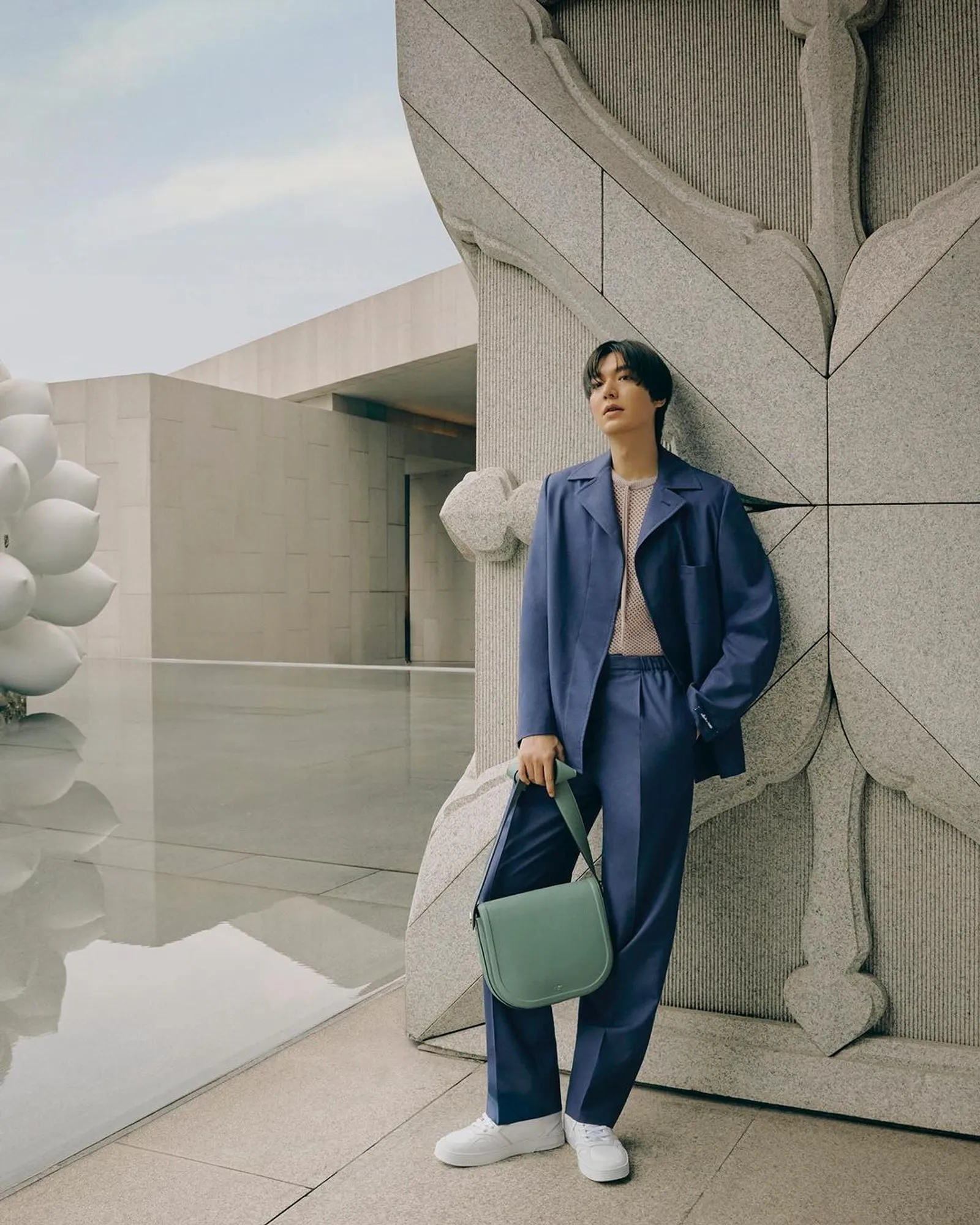 Lee Min Ho Pancarkan Aura Mahal di Campaign FENDI Menswear Spring 2024
