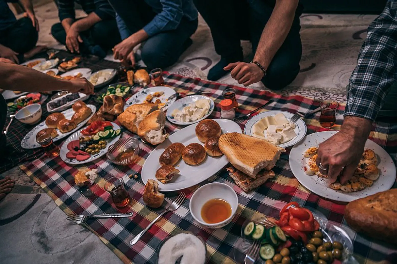 7 Tradisi Ramadan di Turki, Termasuk Bagi-Bagi Hadiah