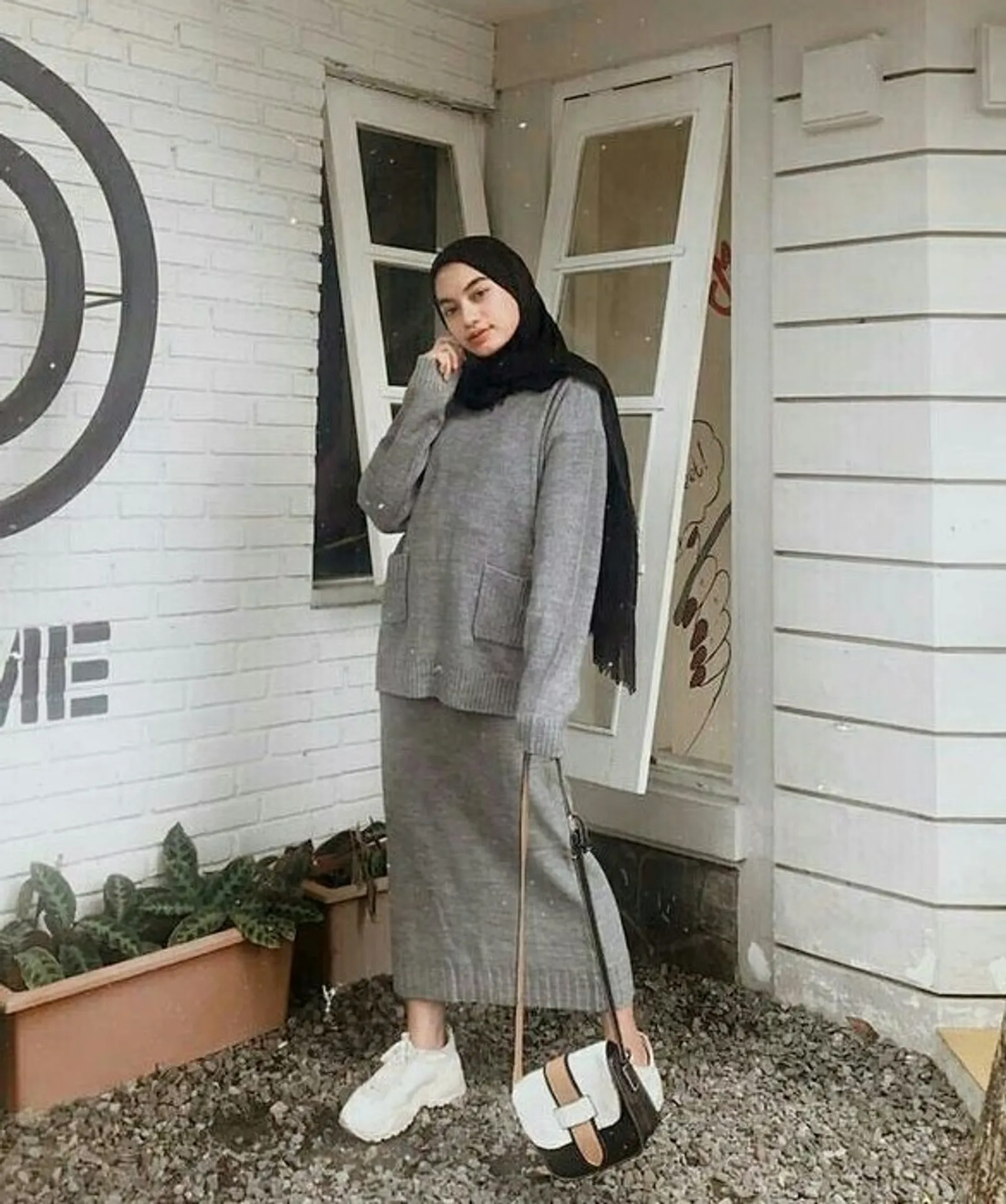 Baju Abu-Abu Cocok dengan Jilbab Warna Apa? Ini 7 Pilihannya