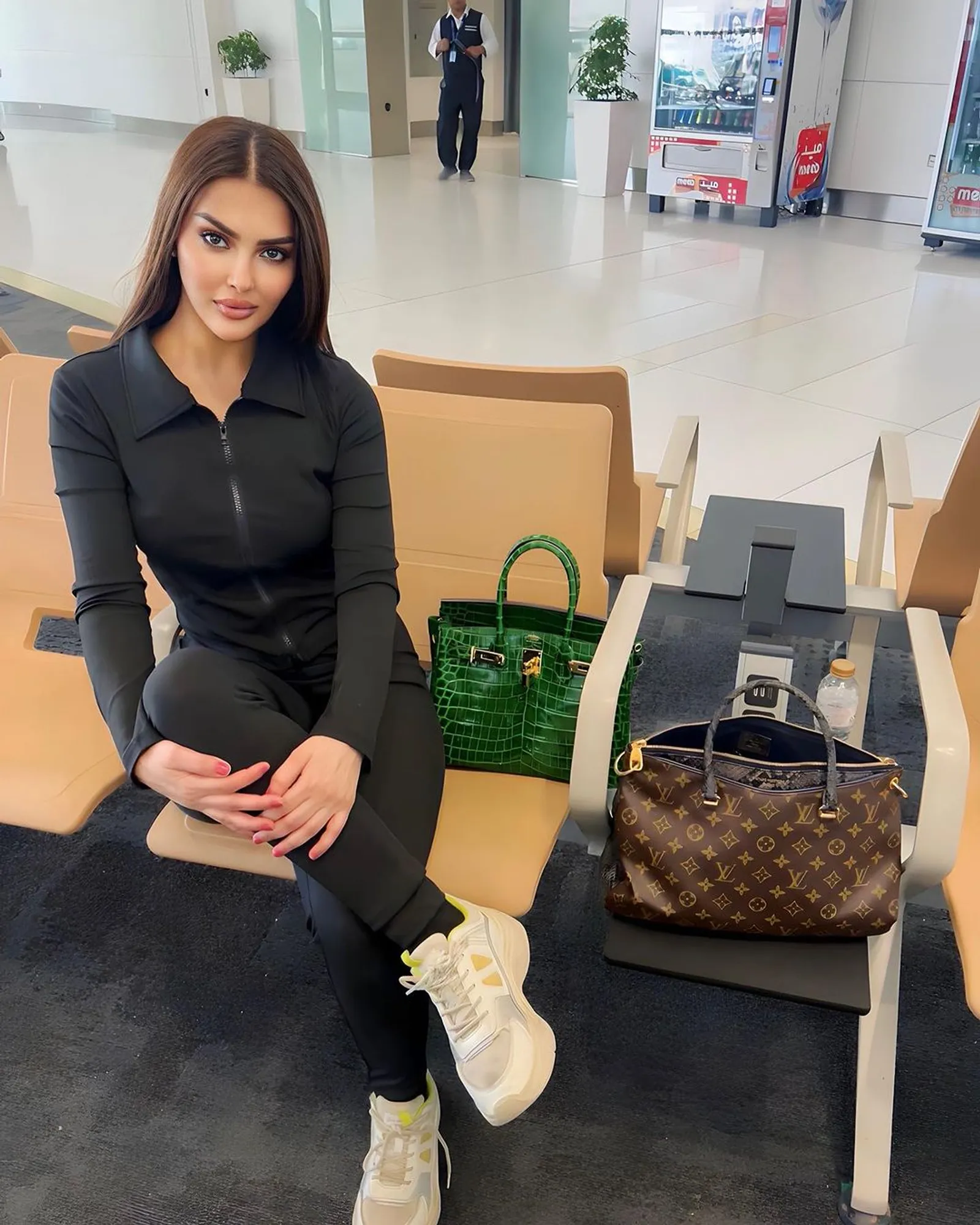 Gaya Rumy Alqahtani, Wakil Pertama Arab Saudi di Miss Universe 2024