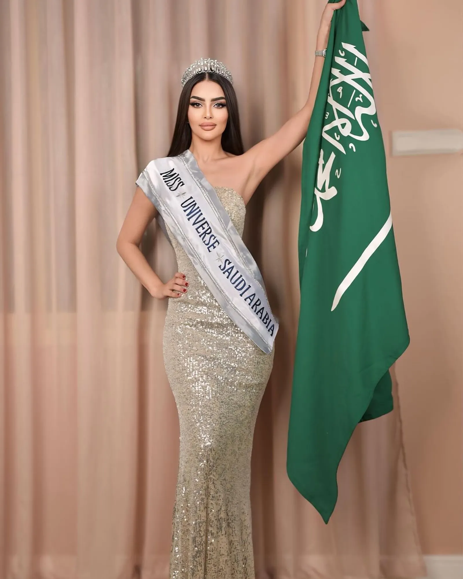 Gaya Rumy Alqahtani, Wakil Pertama Arab Saudi di Miss Universe 2024