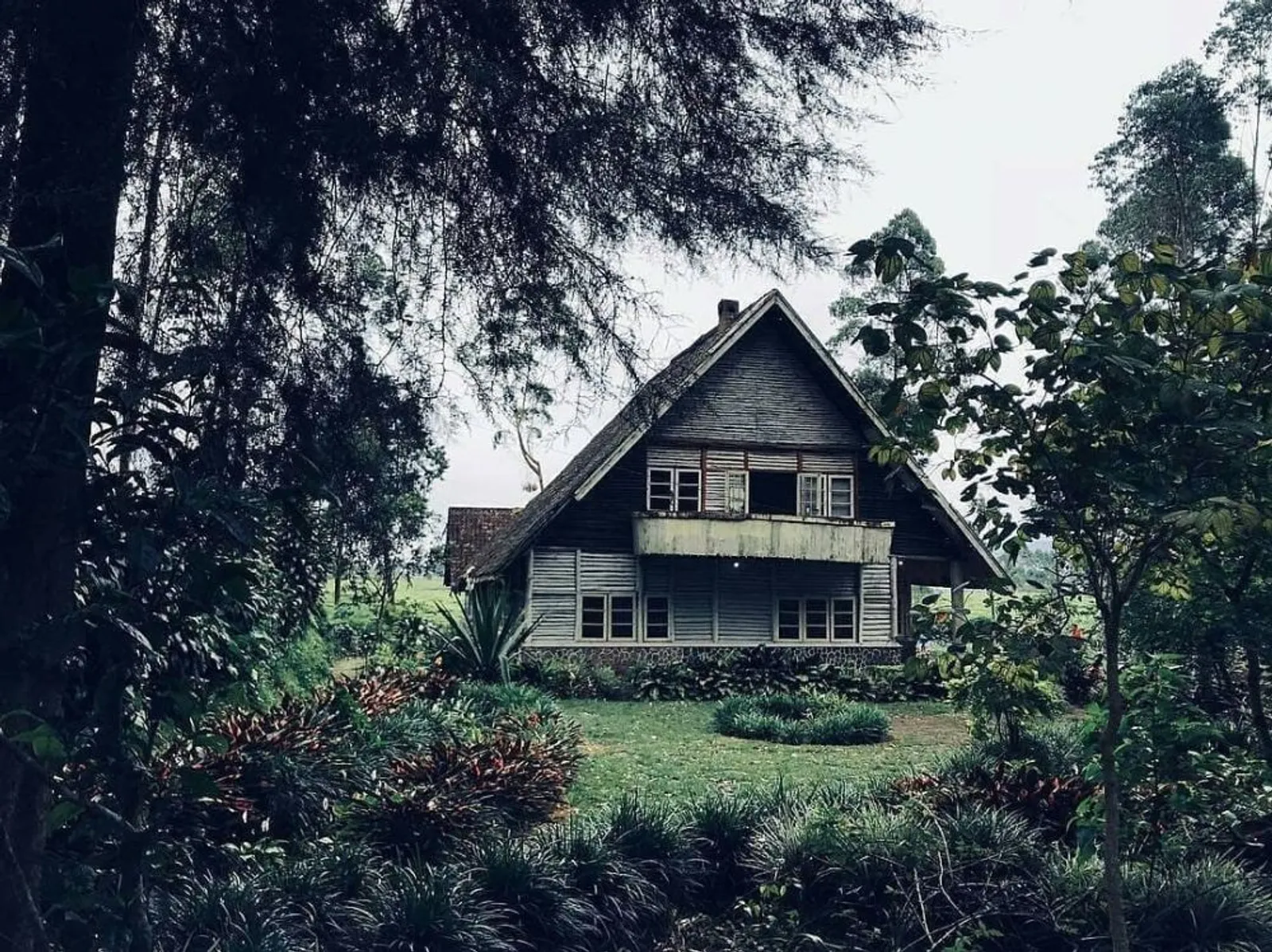 8 Rumah Angker di Indonesia yang Pernah Jadi Lokasi Syuting, Seram!
