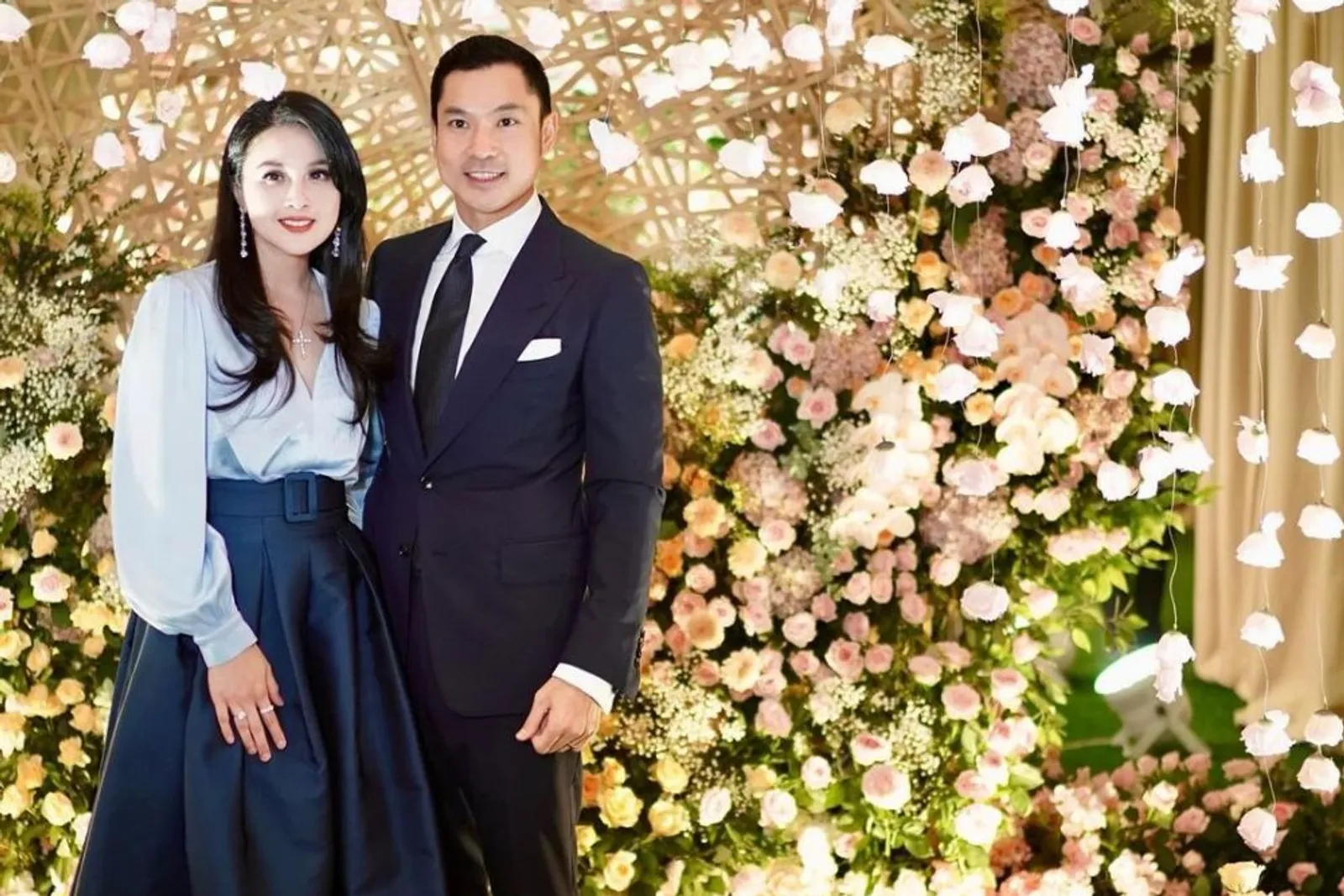 Suami Terlibat Korupsi, Ini Kisah Cinta Sandra Dewi dan Harvey Moeis